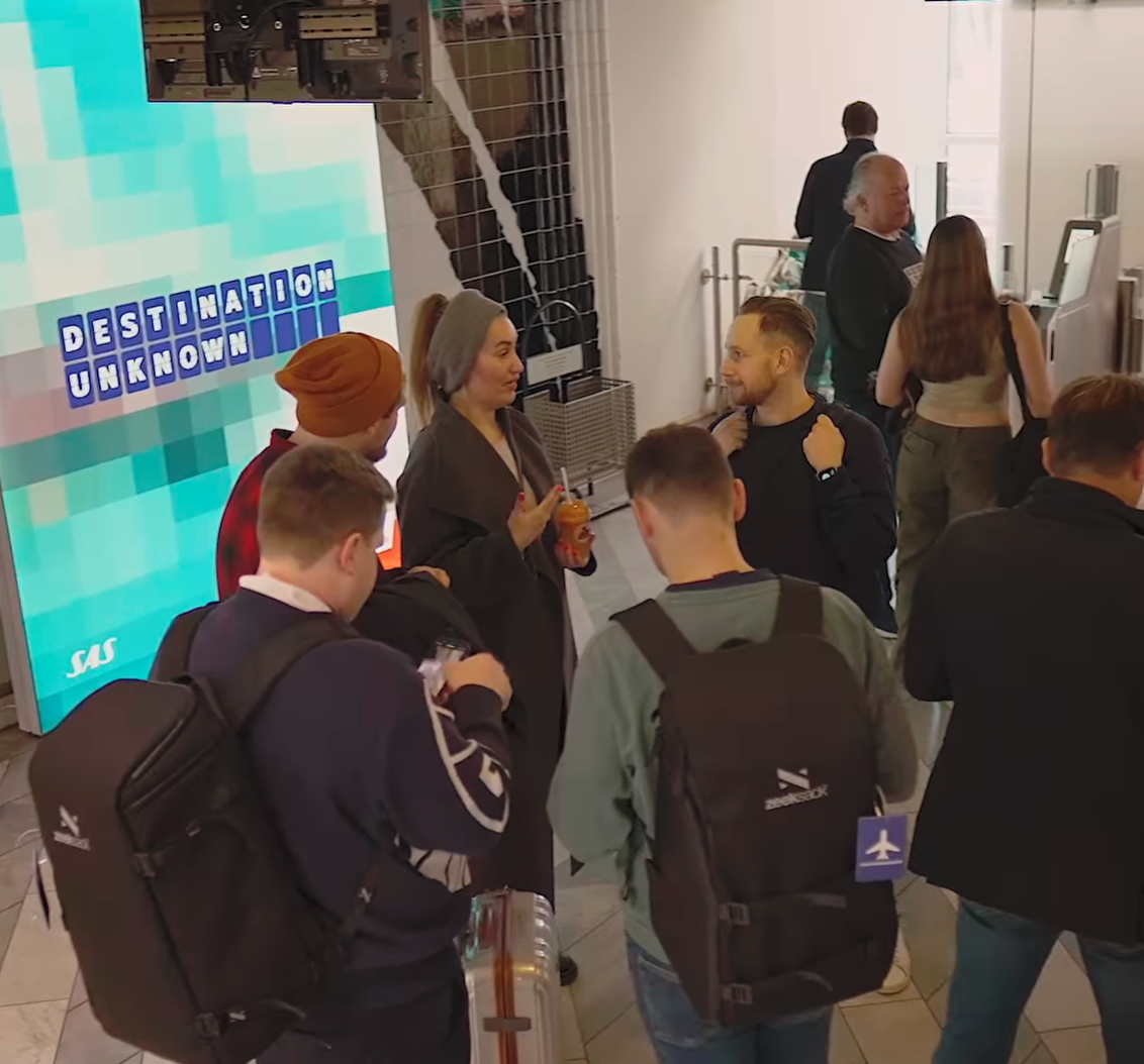 乘客與機組人員均未獲告知目的地,只有臨降落時機長才會揭曉。