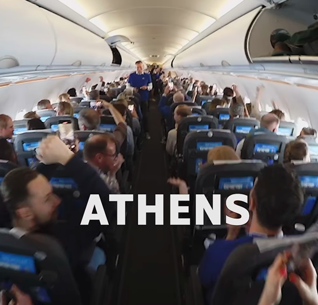 直至起飛後兩小時、降落前一刻,機長才告知乘客他們將飛往希臘雅典,機上乘客聽聞後拍手歡呼。