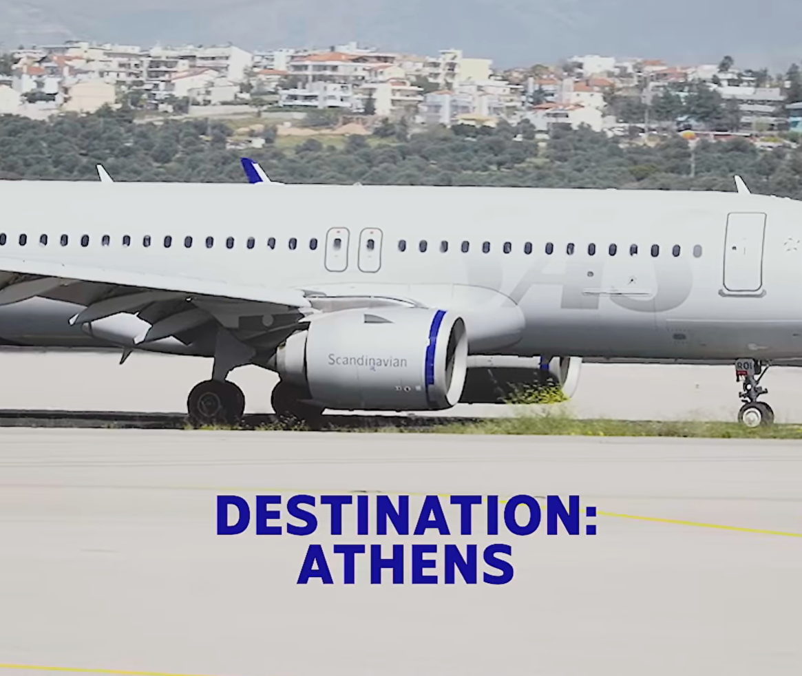 直至起飛後兩小時、降落前一刻,機長才告知乘客他們將飛往希臘雅典,機上乘客聽聞後拍手歡呼。