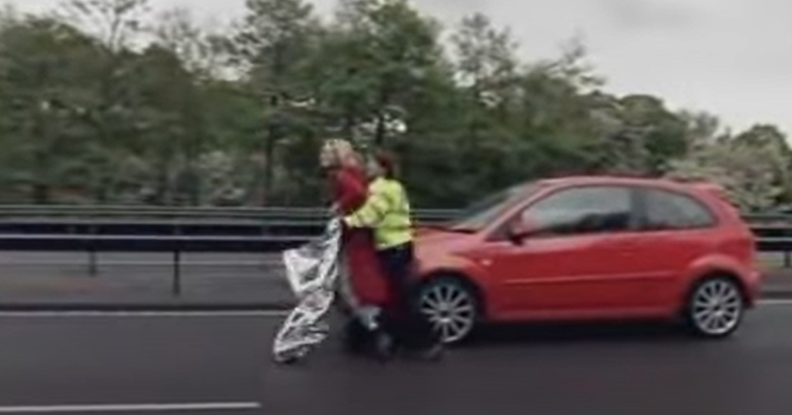 當日姊妹二人輪流衝出高速公路。(互聯網)