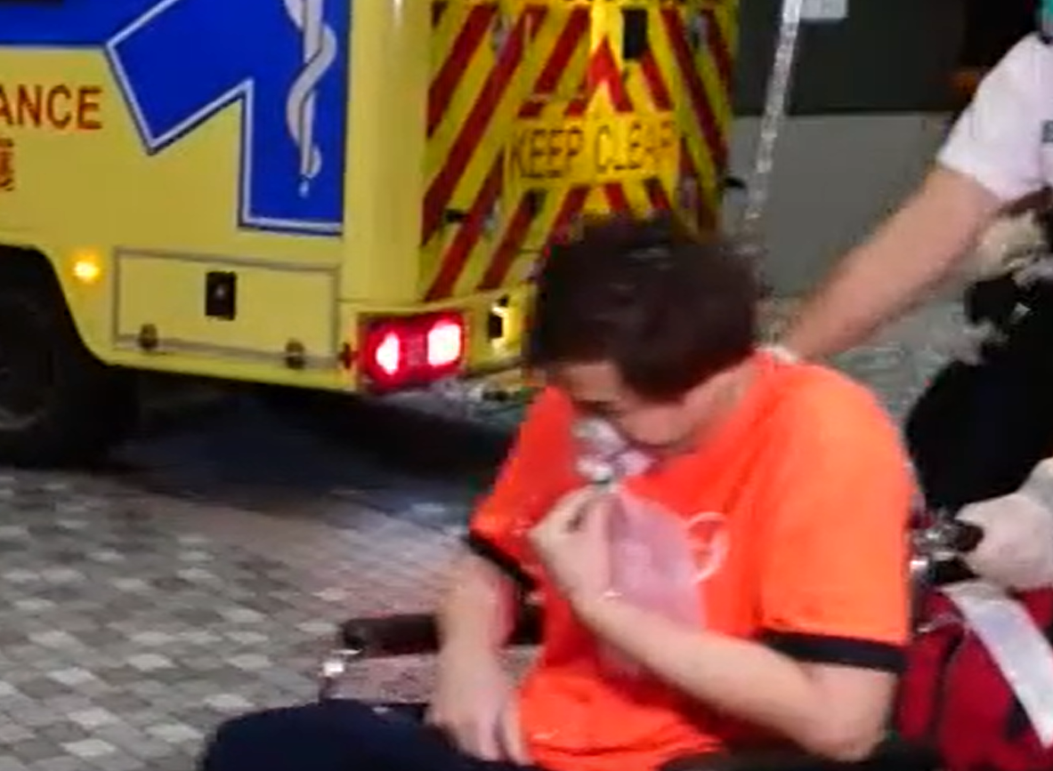 沙田源禾遊樂場發生工業意外,四名渠務工人懷疑吸入硫化氫,其中兩人送院搶救後不治。(now新聞台截圖)