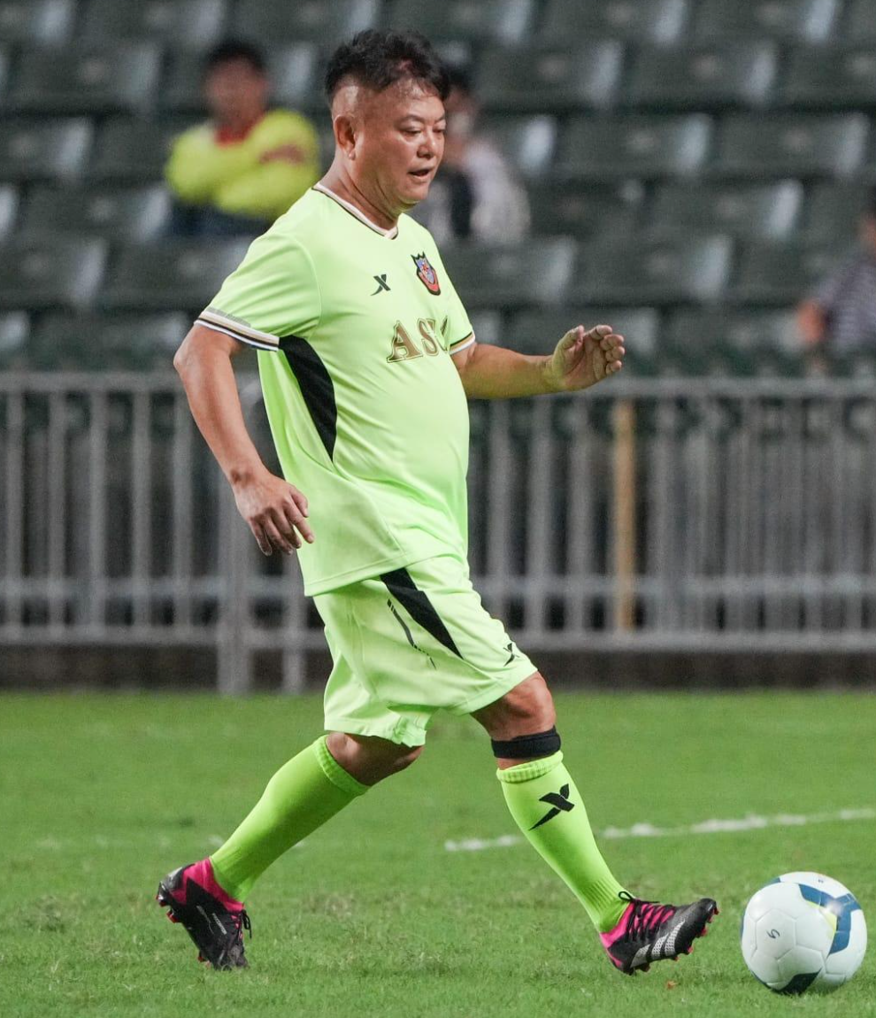 51歲的前世界足球先生得主、葡萄牙傳奇名宿費高(Luis Figo)今年1月曾到香港出戰「世界足球傳奇盃」名宿賽,5月他會再度訪華,夥拍前國家隊隊友到澳門踢5人足球賽,對手為本港藝員「阿叻」陳百祥領軍、由香港藝人與中港澳足球名宿組成的「大灣區飛龍」。