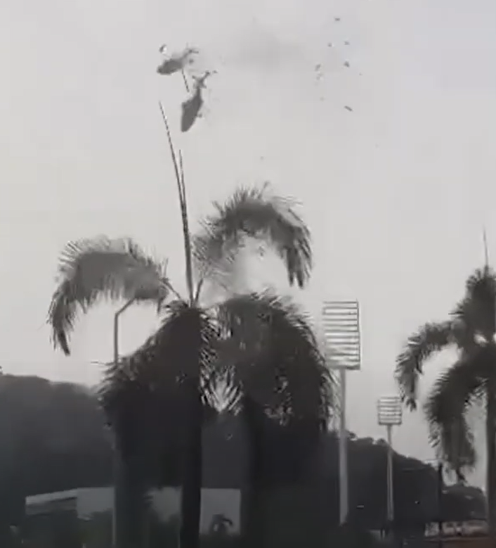 兩架大馬軍方直升機在空中相撞後墜毀,導致至少10人死亡。(影片截圖)