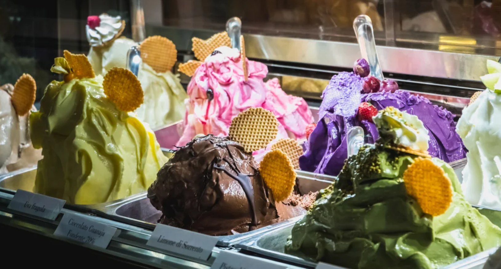 意大利著名旅遊城市米蘭最近以遏止噪音及保障居民安寧為由,擬立法禁止午夜後在旺區出售外賣食品和飲料,連遊客最愛在深夜食的意式雪糕及薄餅等也不例外。(網上圖片)