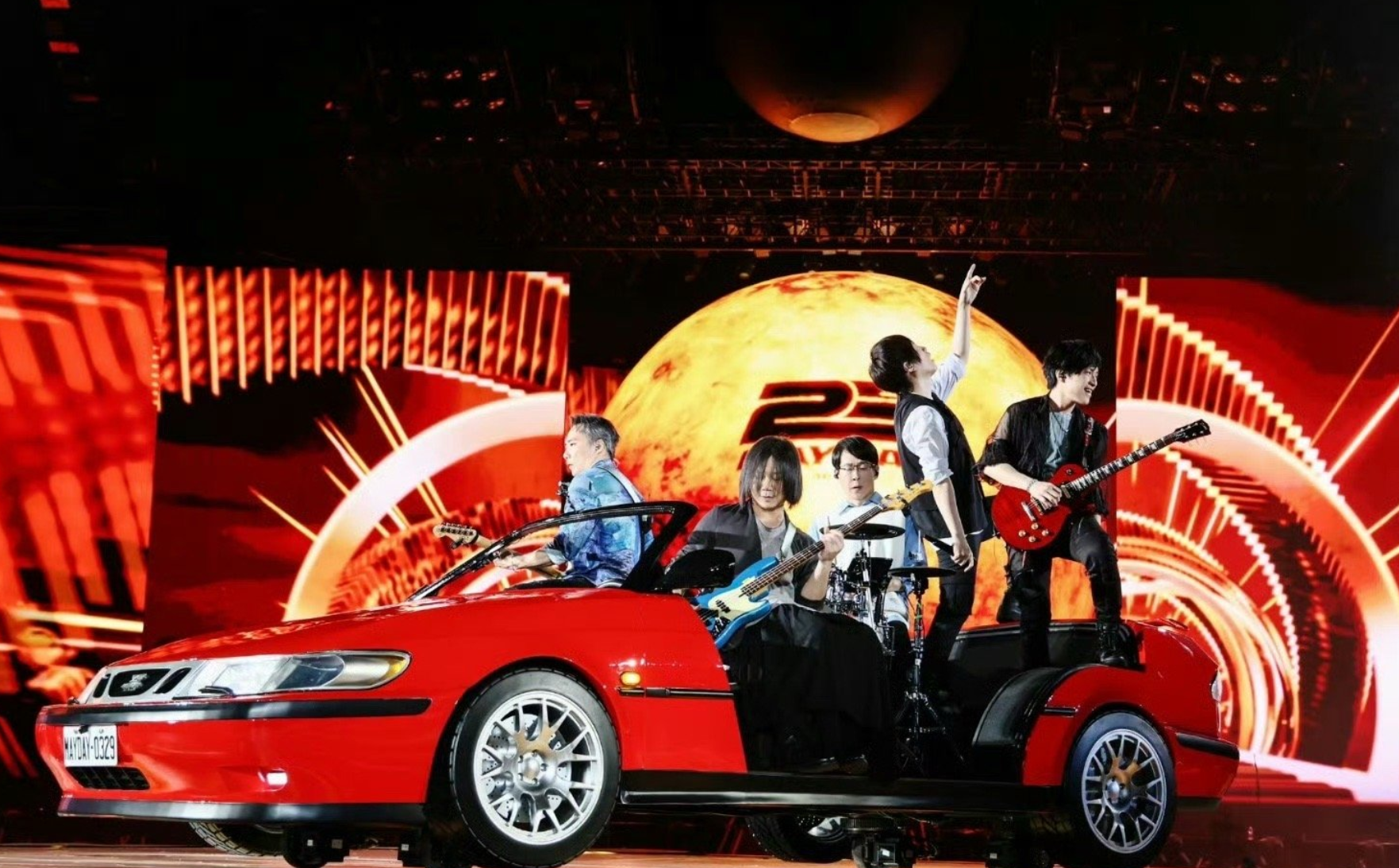 台灣樂團五月天宣布25周年巡迴演唱會「回到那一天」,將於5月18日至6月1日在北京鳥巢舉行10場演出。(網上圖片)