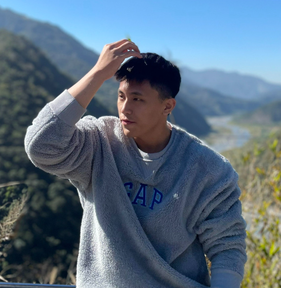 對於成為紅人,平常有健身、游泳、行山習慣的他強調沒有特別的感覺,只是一直被同事嘲笑,感覺很有趣。圖片取自《記者爆料網》