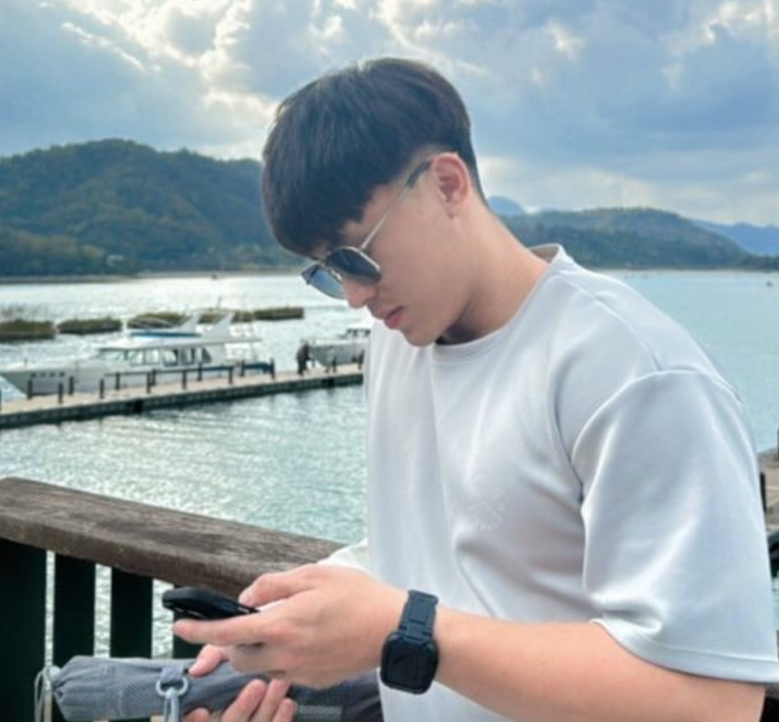 對於成為紅人,平常有健身、游泳、行山習慣的他強調沒有特別的感覺,只是一直被同事嘲笑,感覺很有趣。圖片取自《記者爆料網》