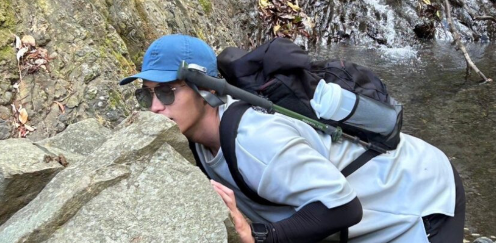 對於成為紅人,平常有健身、游泳、行山習慣的他強調沒有特別的感覺,只是一直被同事嘲笑,感覺很有趣。圖片取自《記者爆料網》