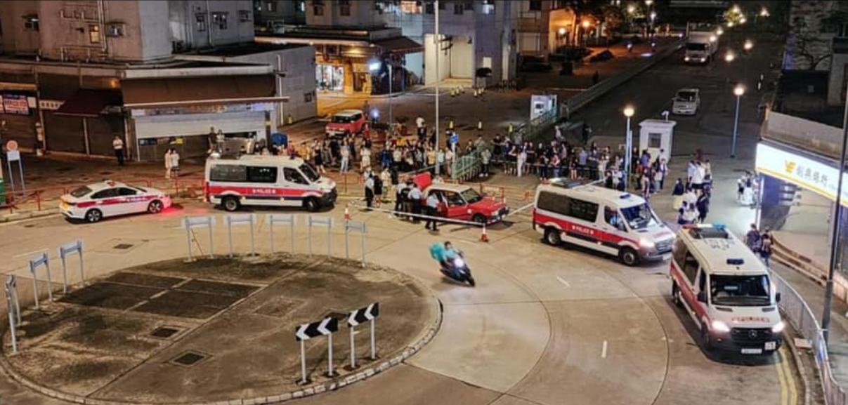 警方昨晚(25日)在屯門一架的士檢獲毒品大麻花,男司機和一男一女乘客涉嫌販毒被捕,三人年齡介乎29至31歲。(網上圖片)