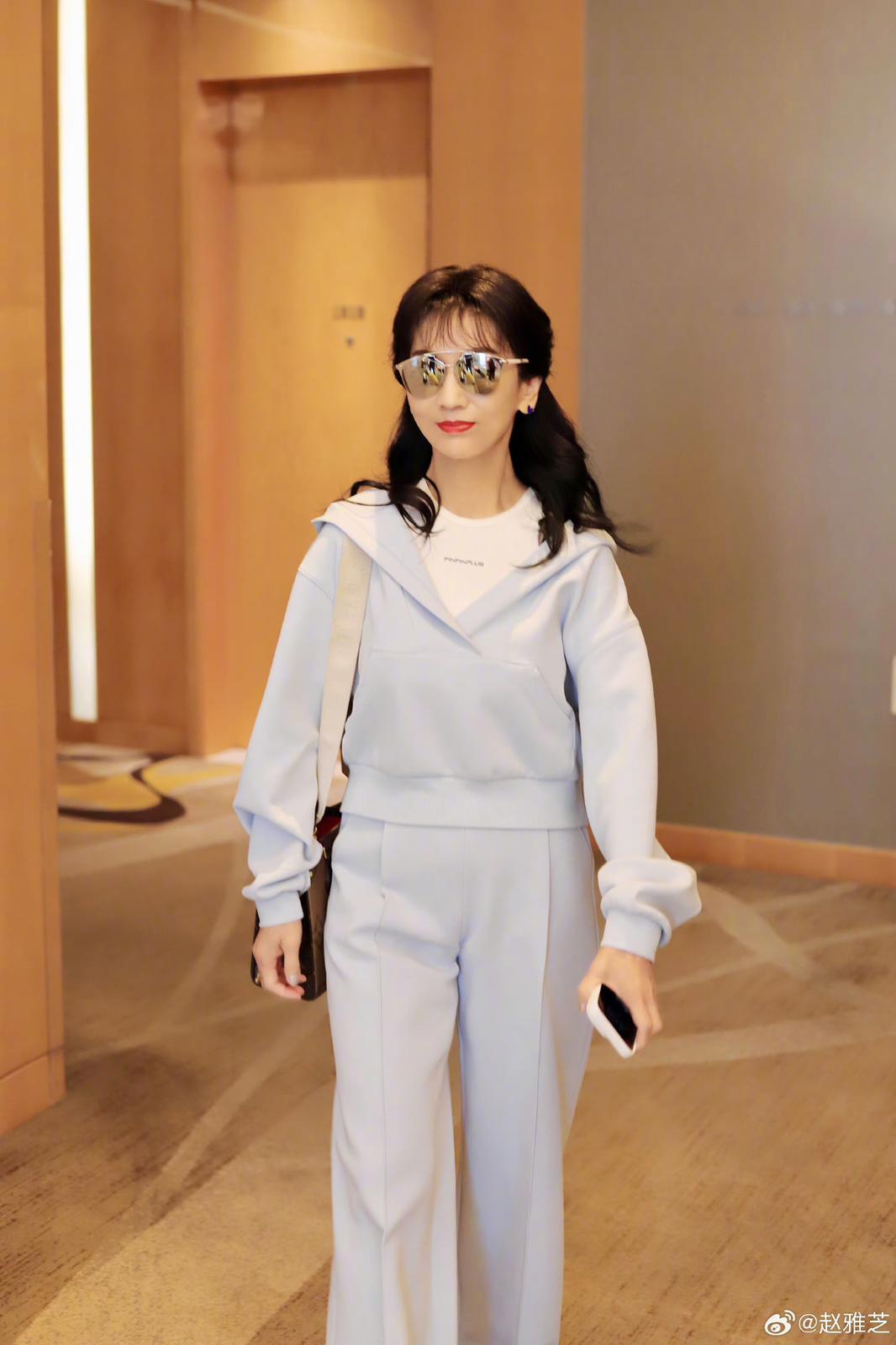 趙雅芝今日更新微博,並上載多張近照。