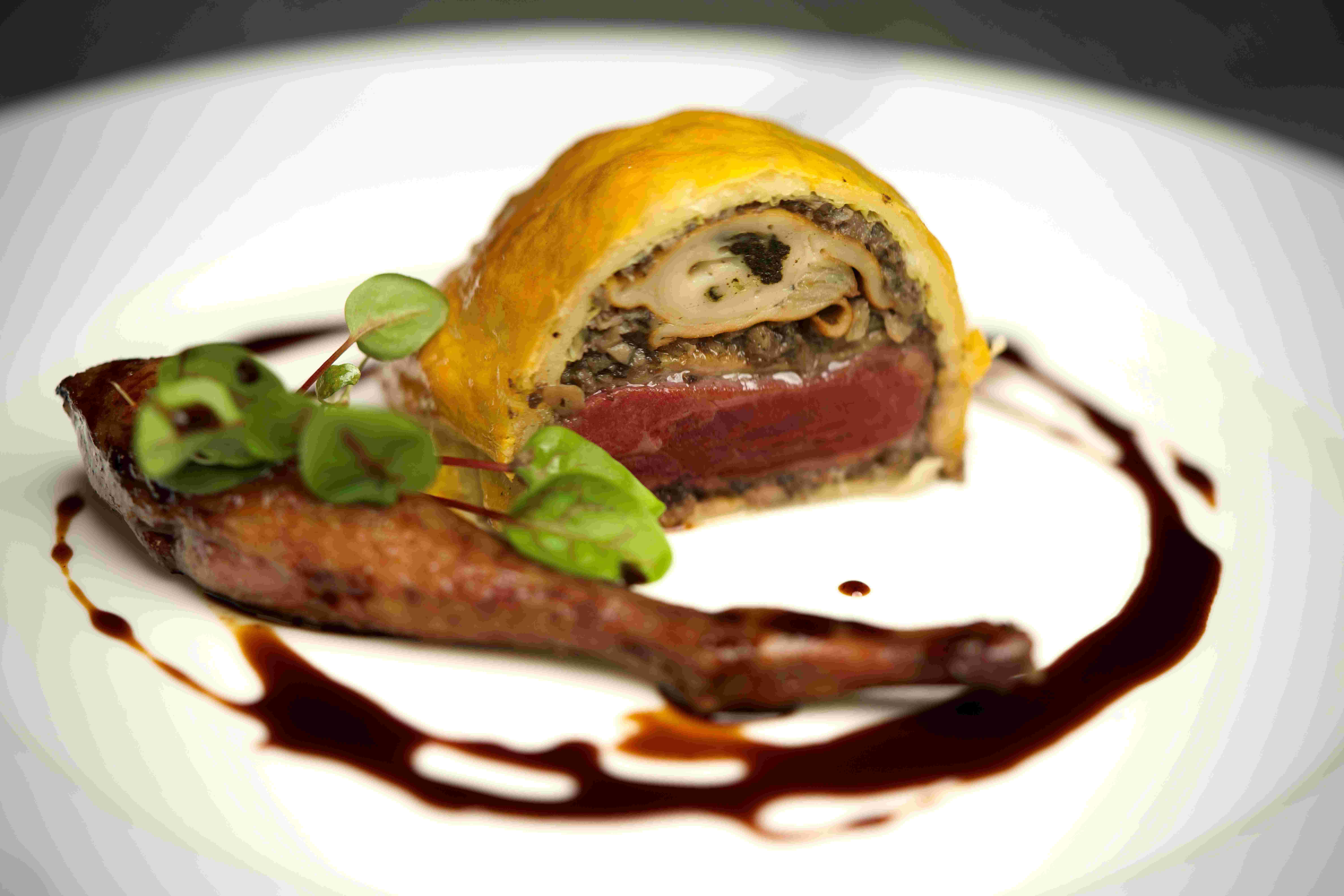 鴿肉威靈頓佐流浮山金蠔和松露