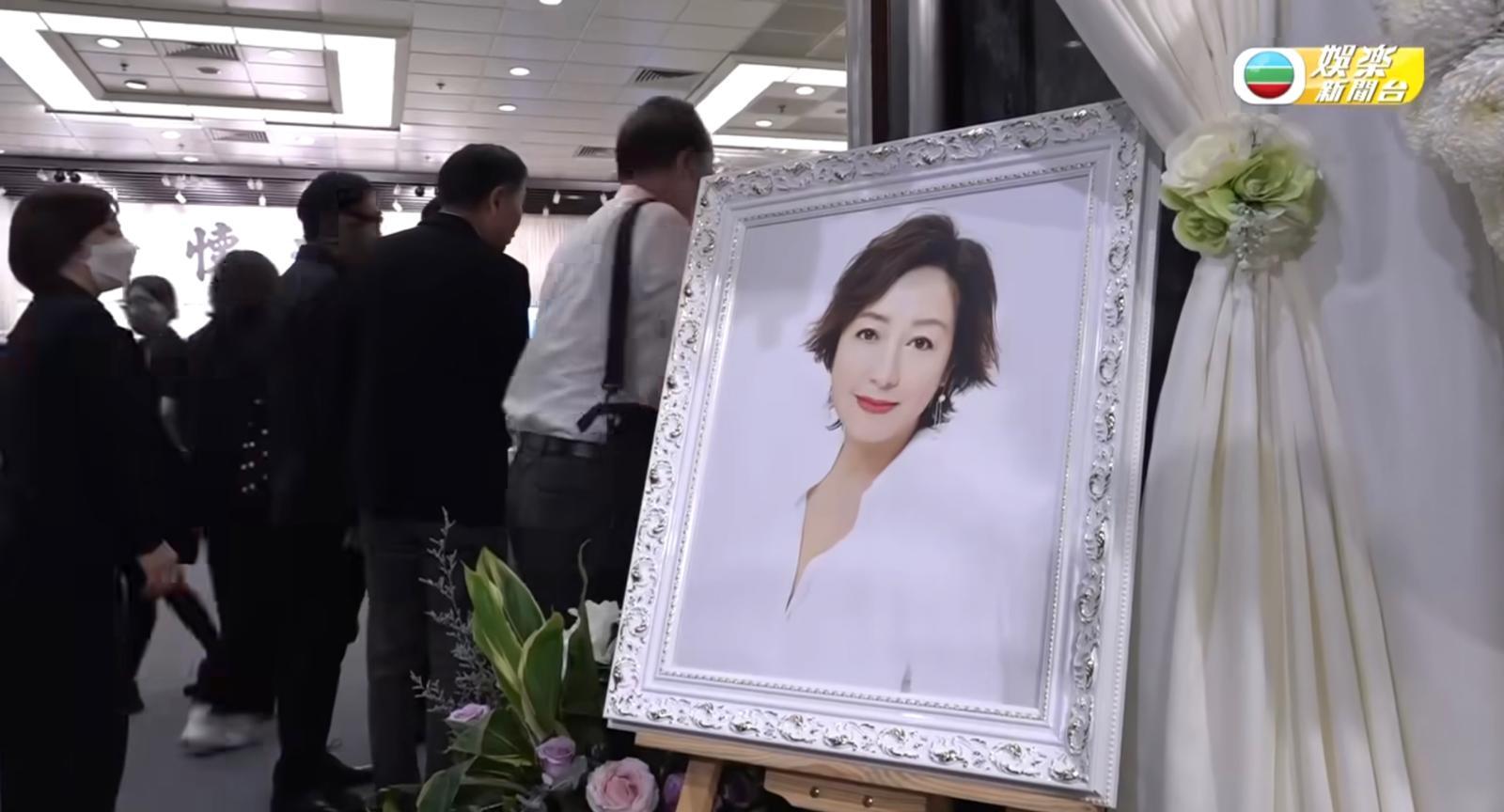 黎明詩今日於富山火葬場舉行火葬禮。 (娛樂新聞台截圖)