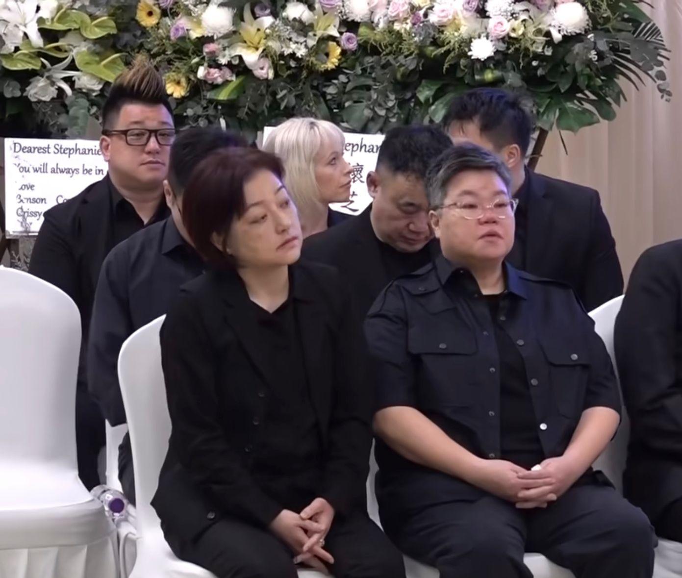 黎明詩妹妹與另一半Kelly現身靈堂。