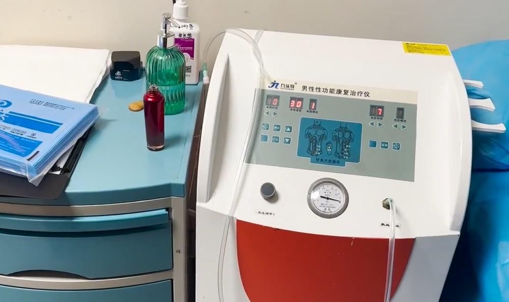 報道指,有民眾曾體驗過描述,所謂水療就是在私密處套上膠套,接著不停沖水刺激,「手法」則是護理師用油按摩。(微博)