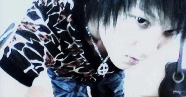 澳門雷少更不惜拿出2006年的照片證明自己當時跟通緝犯長得不像。(微博)