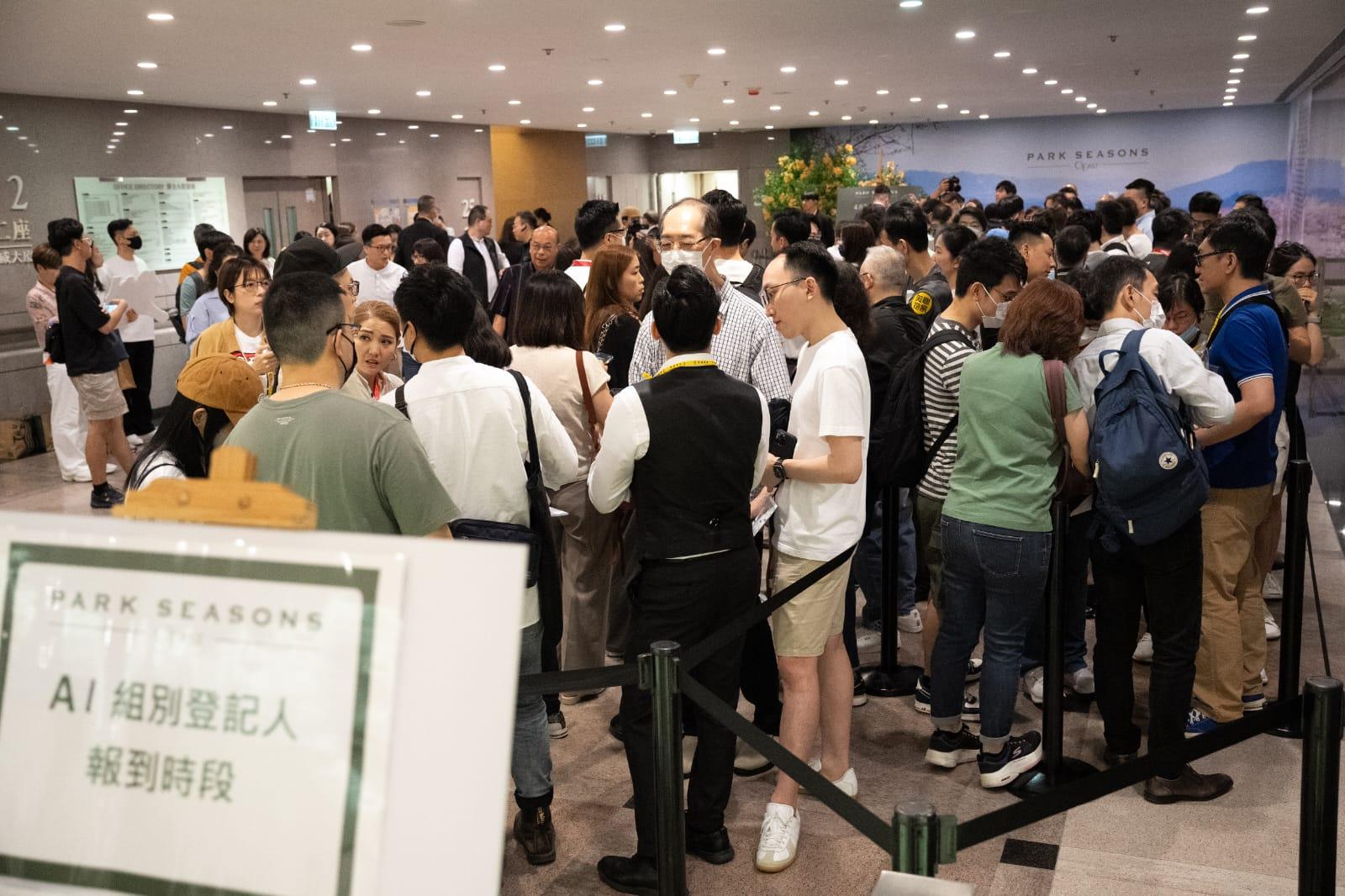 黃光耀表示,買家出席率理想,A組大手時段料有20至30組客到場。(林靄怡攝)