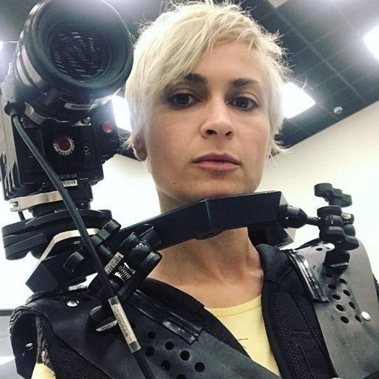 荷李活影星艾力寶雲(Alec Baldwin)在2021年10月拍攝電影《Rust》時,以裝有實彈的道具意外槍殺42歲女攝影師哈欽斯(Halyna Hutchins)。(網上圖片)