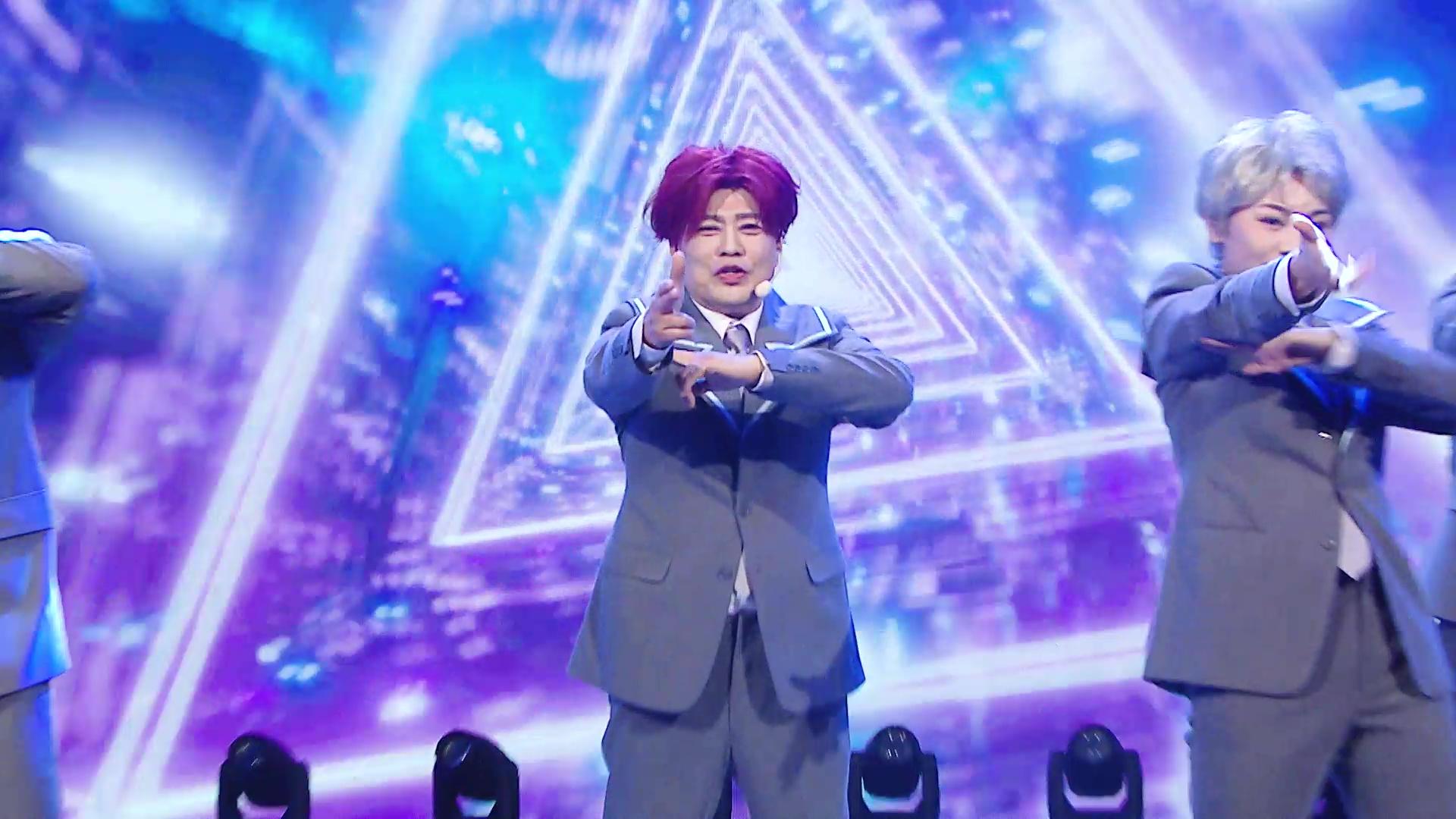 阮兆祥領軍組九人男團「Kowloon」惡搞LOONG 9。