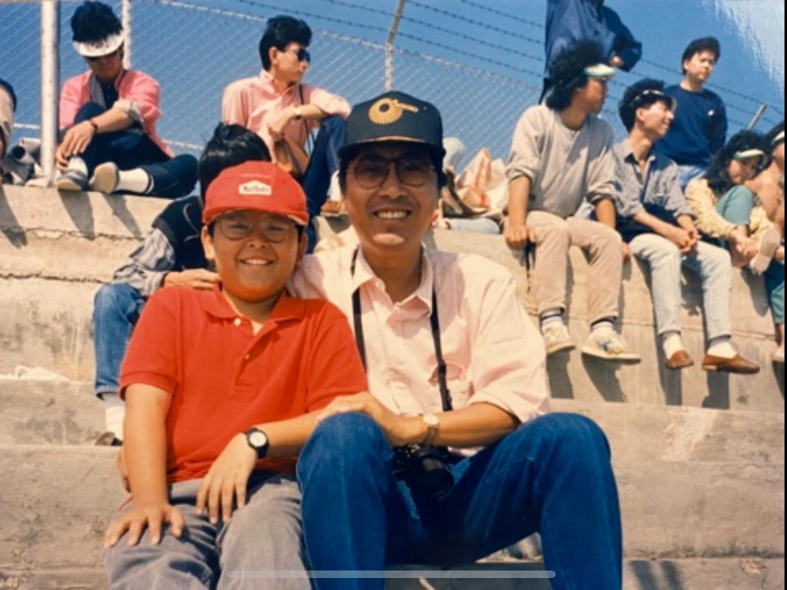 Felix自小喜歡汽車,常跟著爸媽到處看車。