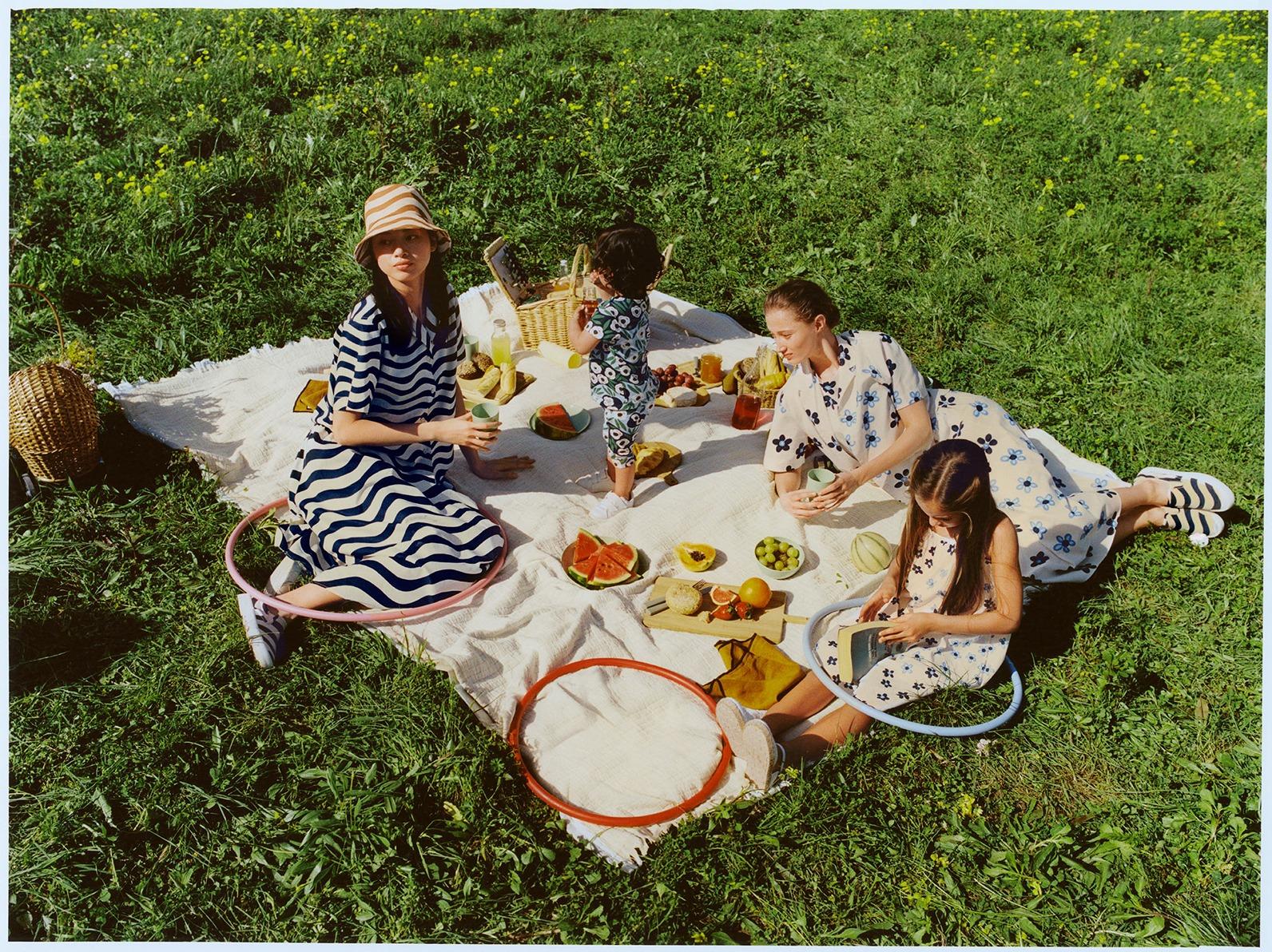 UNIQLO再聯乘Marimekko 夏日圖案連身裙/半月包/帆布鞋 低至$59無痛入手