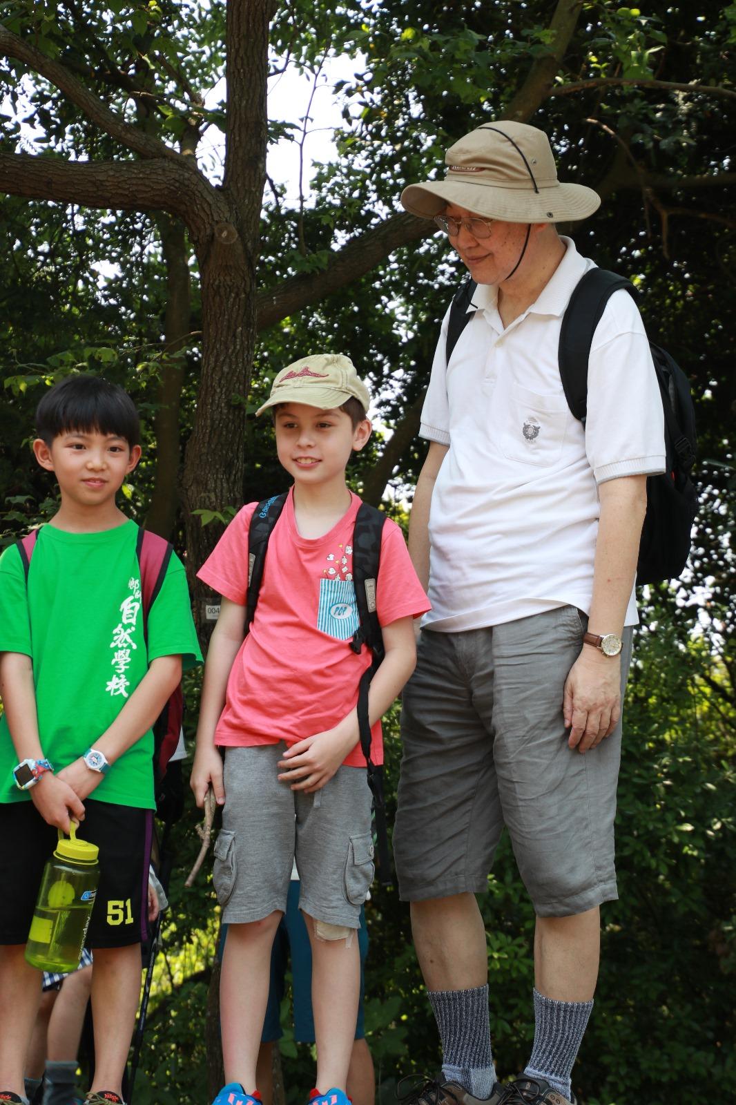 施生參與各種學校活動。