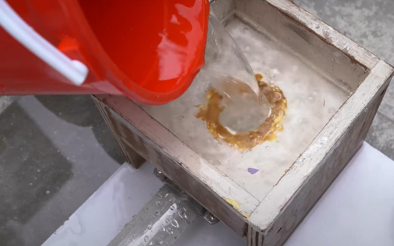 使用方法同樣在渠口注滿水