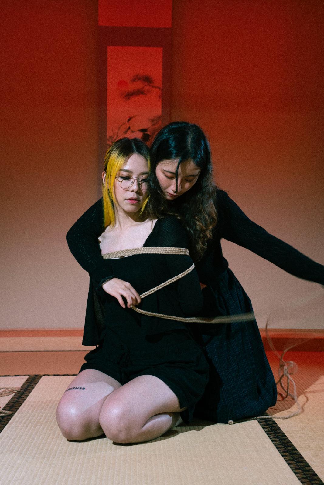 J.Arie超激MV玩五花大綁最難忘。