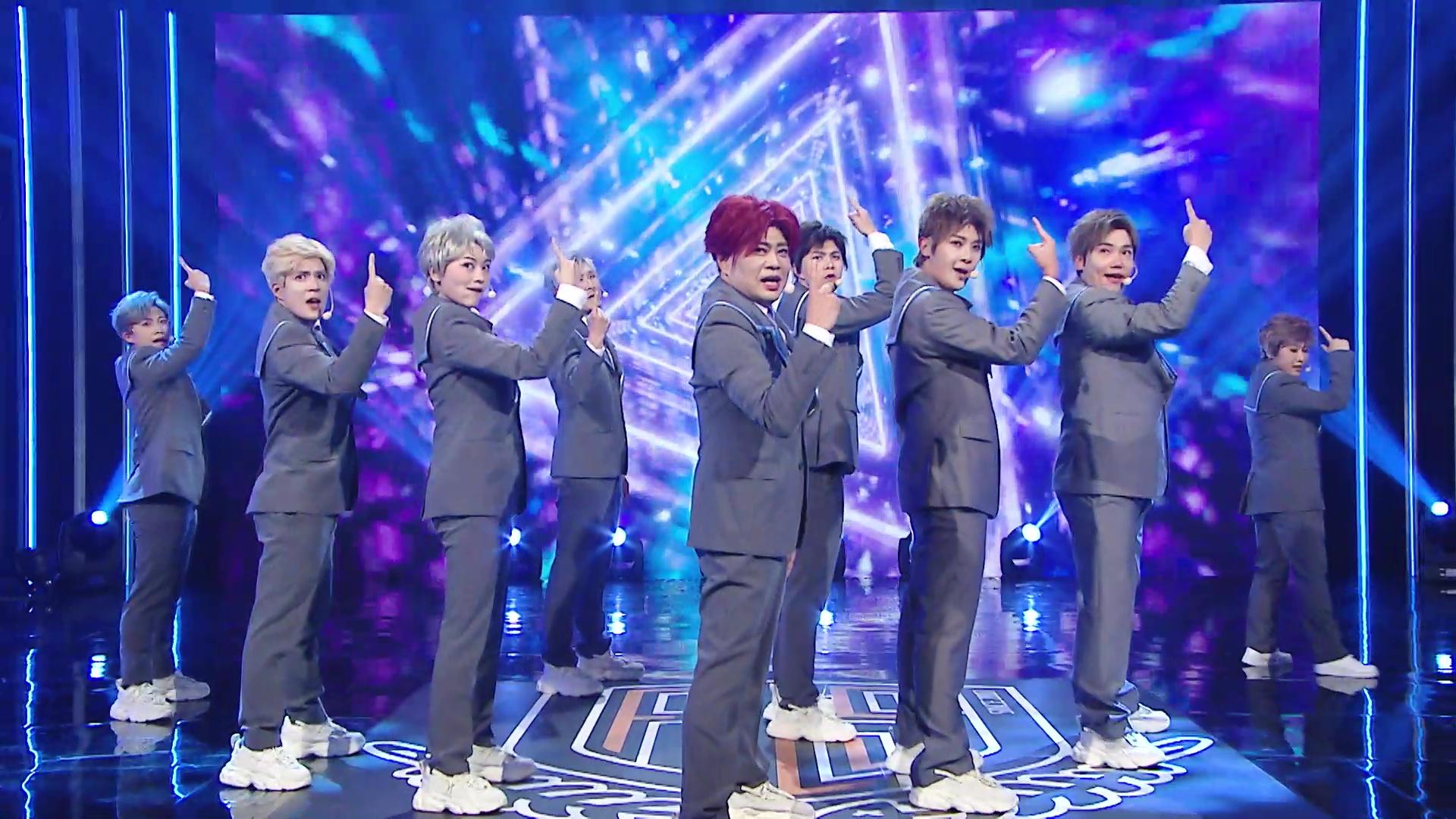 手勢真係學到十足。