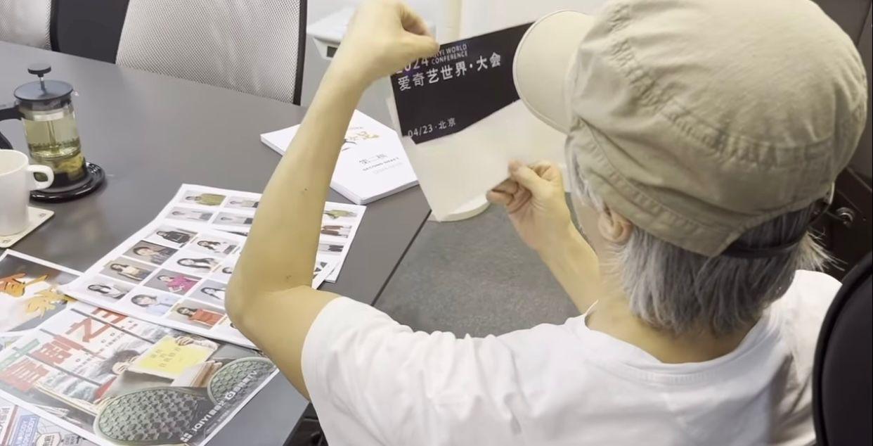 星爺在今次影片中繼續只得背面。