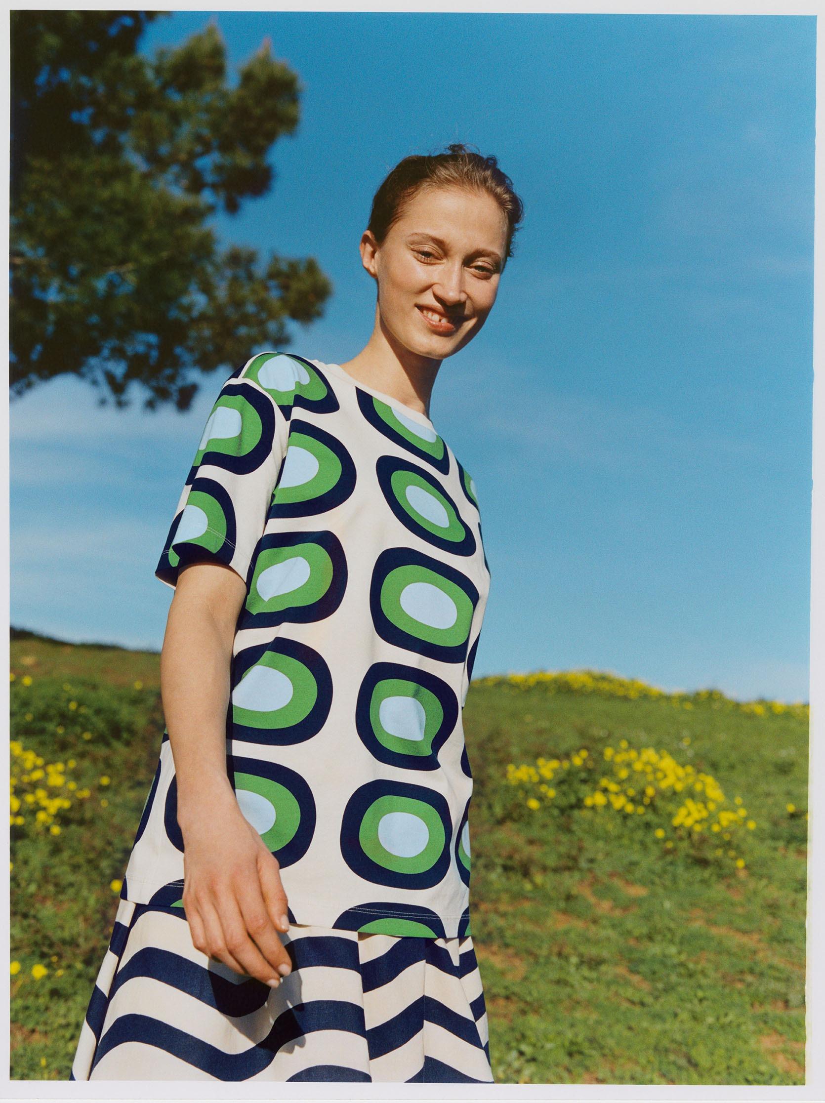 UNIQLO再聯乘Marimekko 夏日圖案連身裙/半月包/帆布鞋 低至$59無痛入手