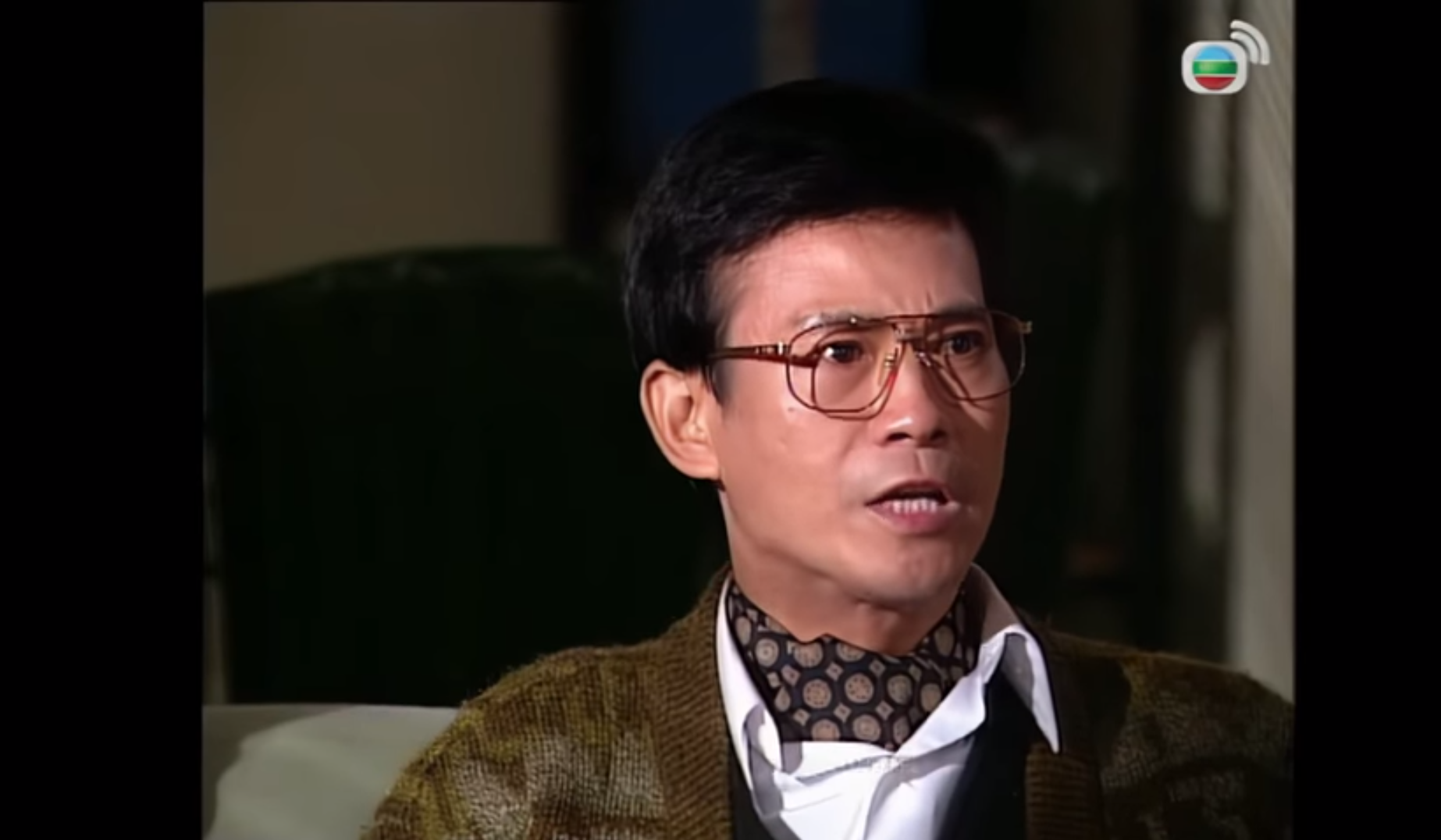 鄭少秋主演《笑看風雲》重播,港股股民憂「丁蟹效應」。(TVB截圖)