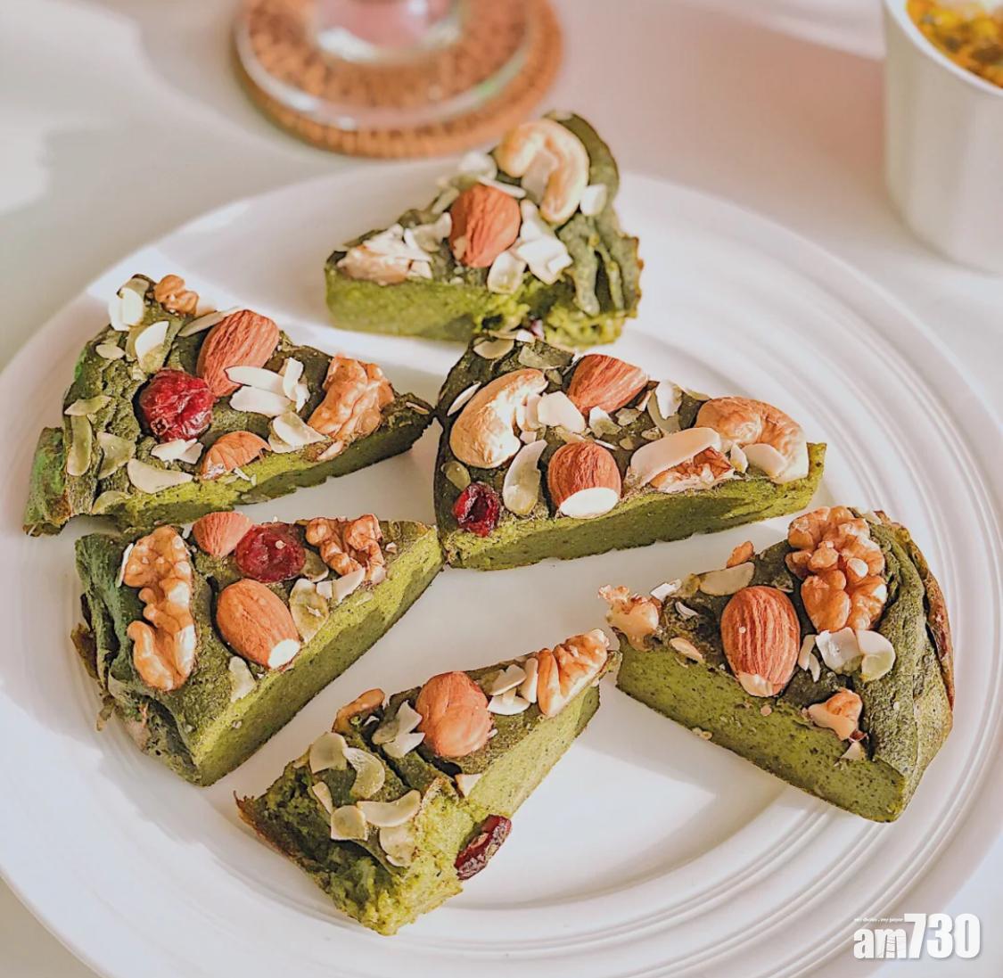 Brownie食譜丨抹茶南瓜Brownie切成多份可以和家人朋友分享。