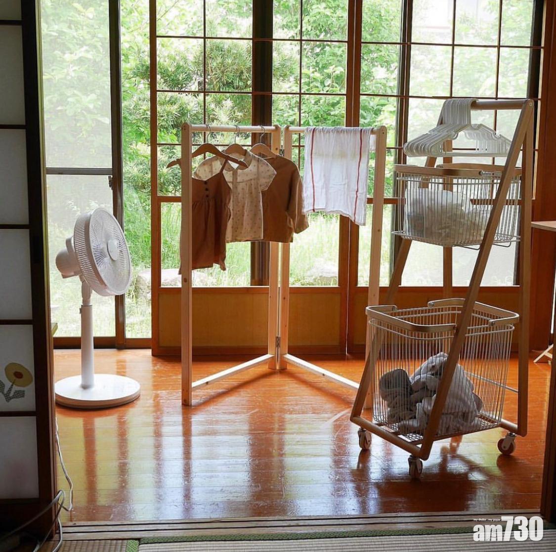 建議洗完的衣服放在家中的通風處,再附以風扇和抽濕機一起晾曬。