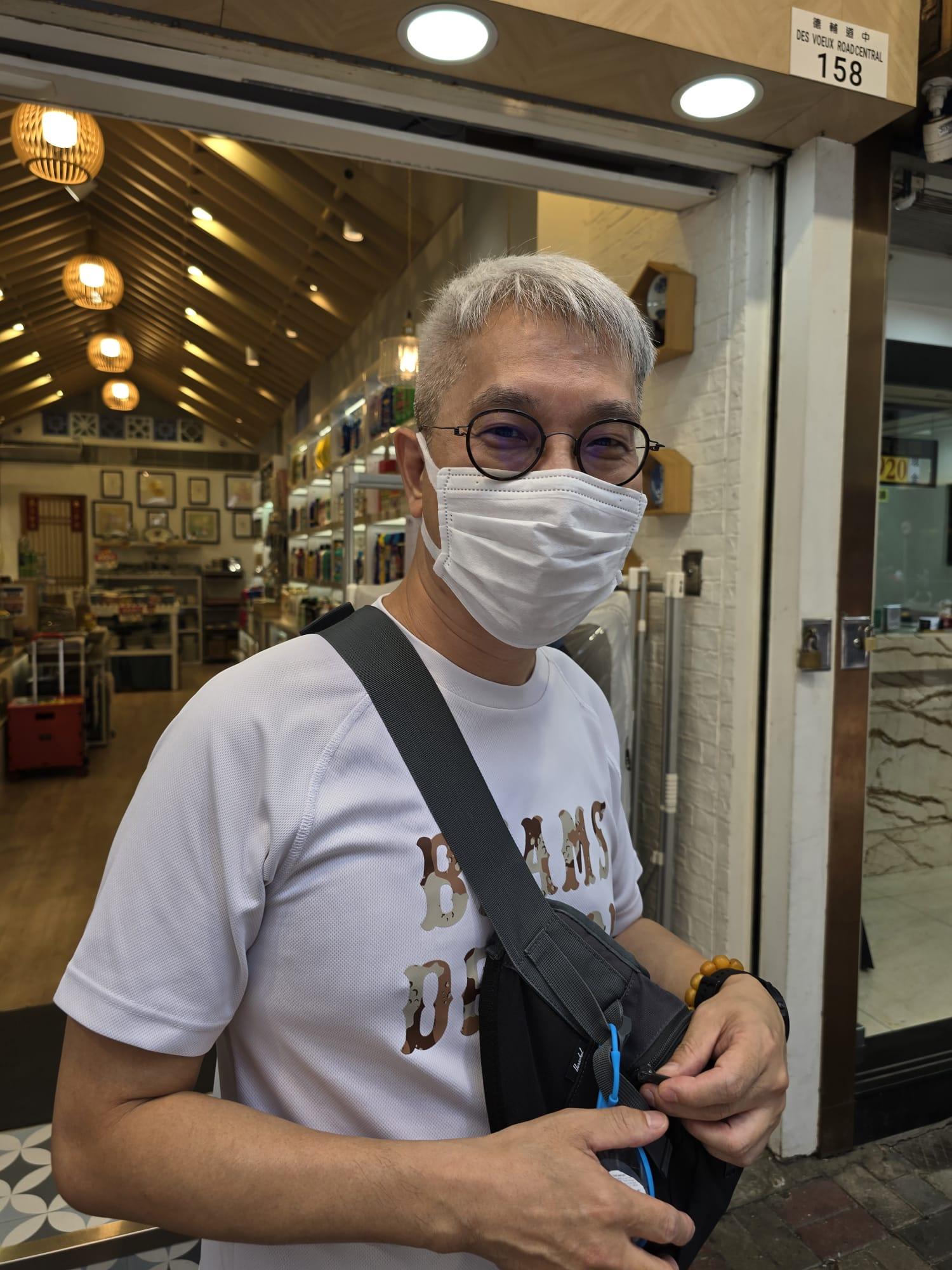 早前亦曾兌日圓的李先生笑言不介意匯率的小差距。(李朗僑攝)