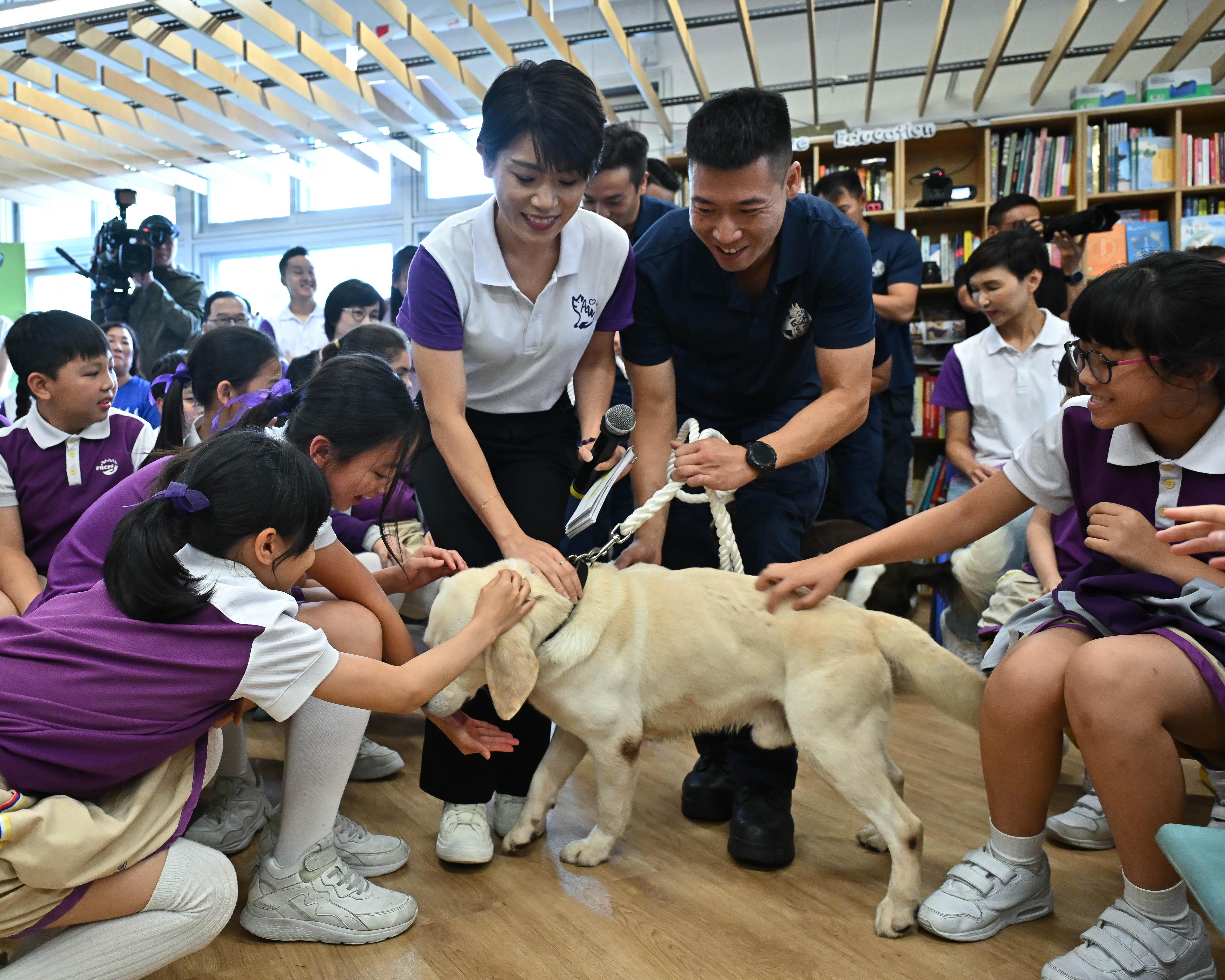警方社區流動教室連續15天走訪各區和學校 傳遞愛護動物知識
