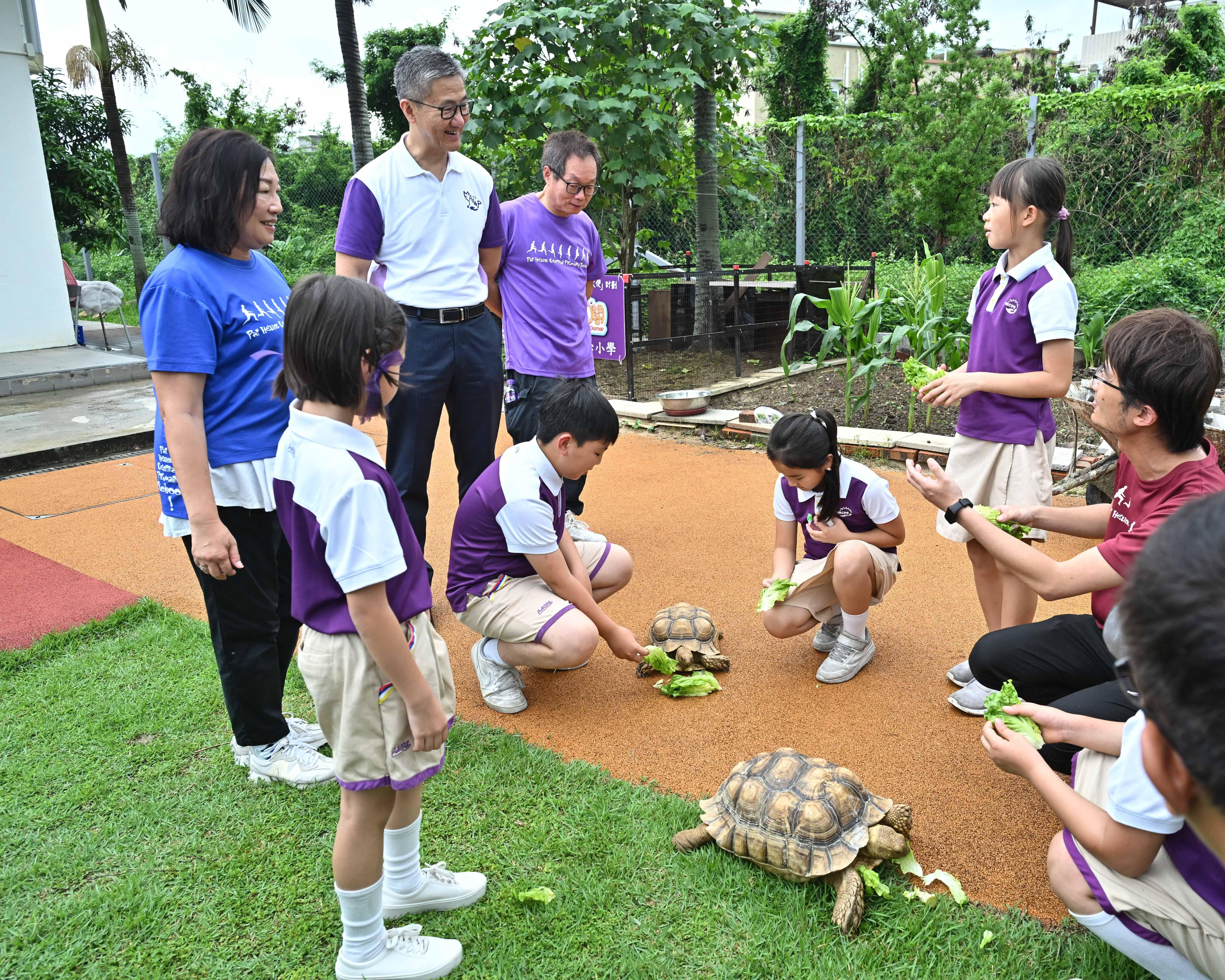 警方社區流動教室連續15天走訪各區和學校 傳遞愛護動物知識