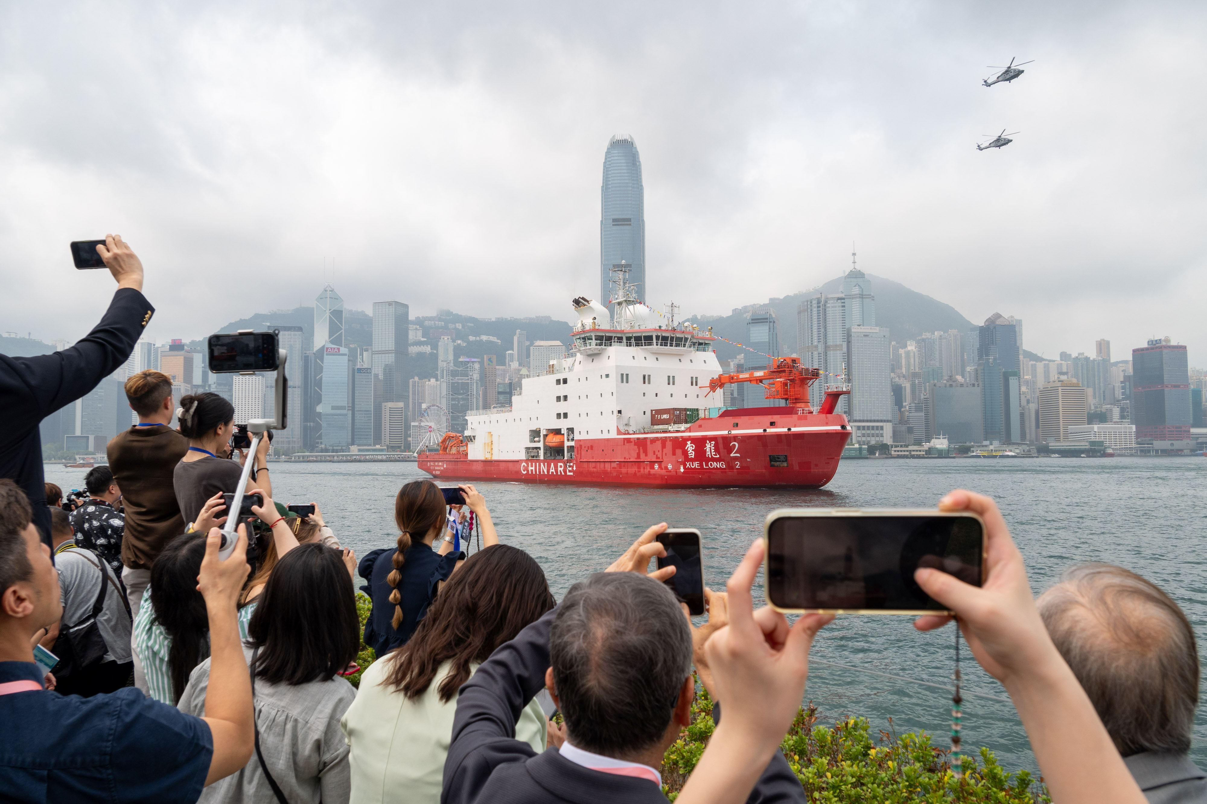 尖沙咀 國家自主建造極地科考破冰船雪龍2號抵港