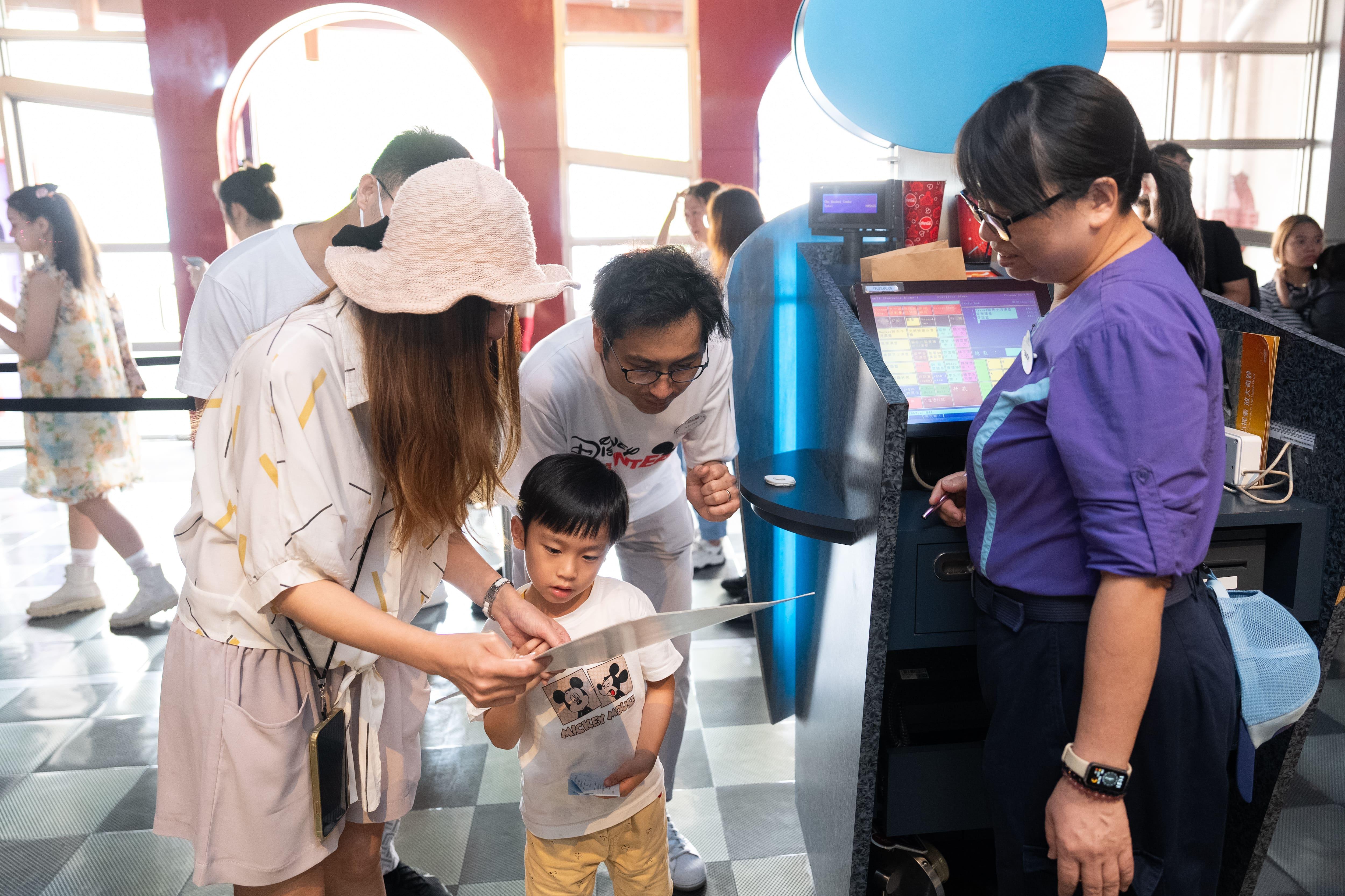 5 歲半的子博有特殊教育需要,經過今次社區適應訓練計劃後,浮躁及缺乏耐性問題得以改善。(林靄怡攝)