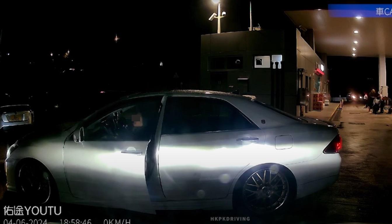 車Cam直擊|女友人與四眼哥口角。(網片截圖)