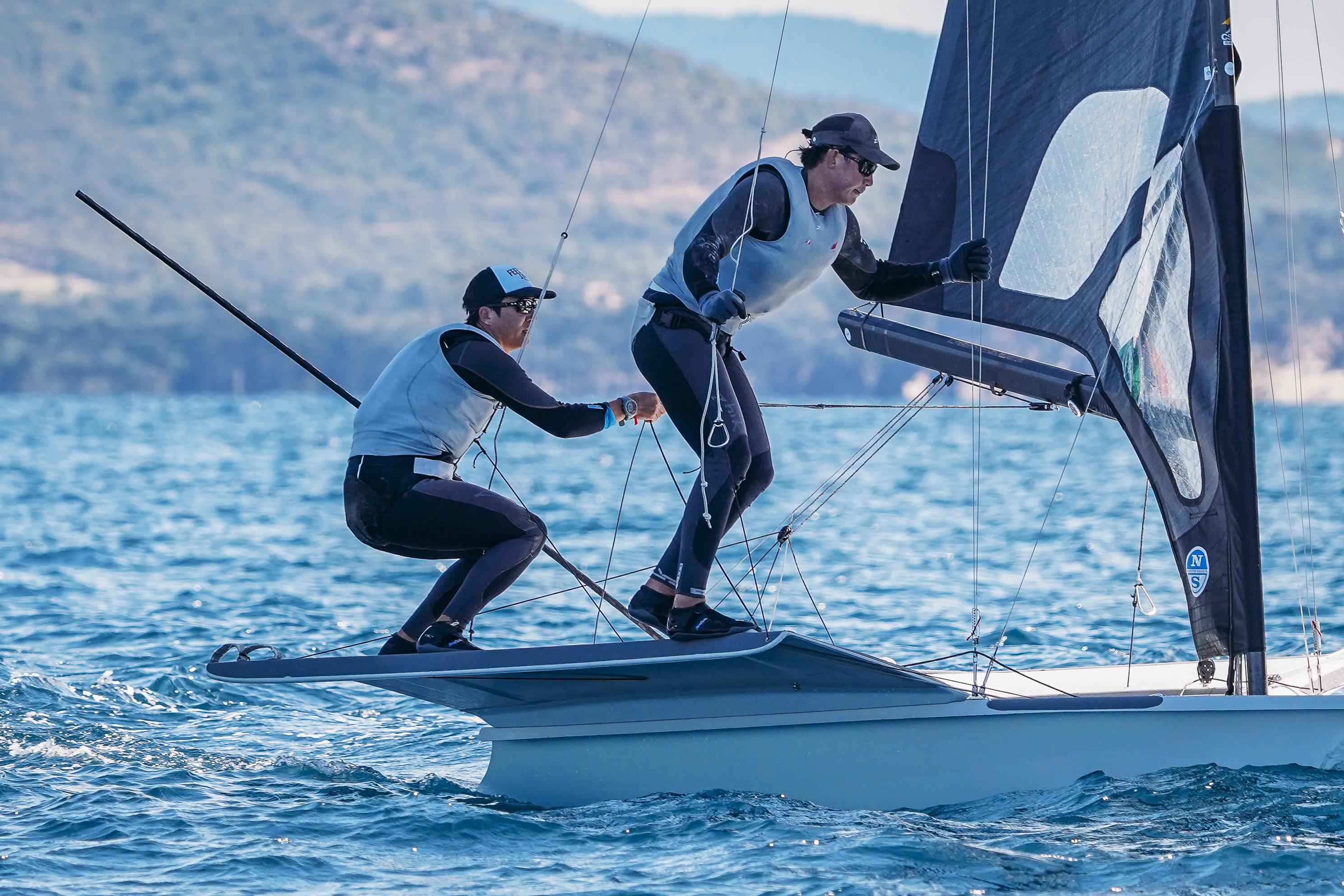 港隊在巴黎奧運帆船項目再取得入場券!圖為港隊代表Akira Sakai(阿輝)和Russell Aylsworth(祥傑)。(中國香港帆船運動總會提供)