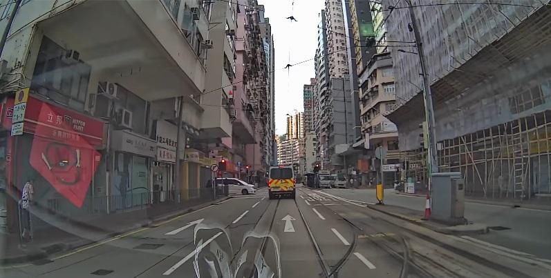 車Cam直擊|警車疑衝燈遭七人車撞 男警女乘客俱傷送院