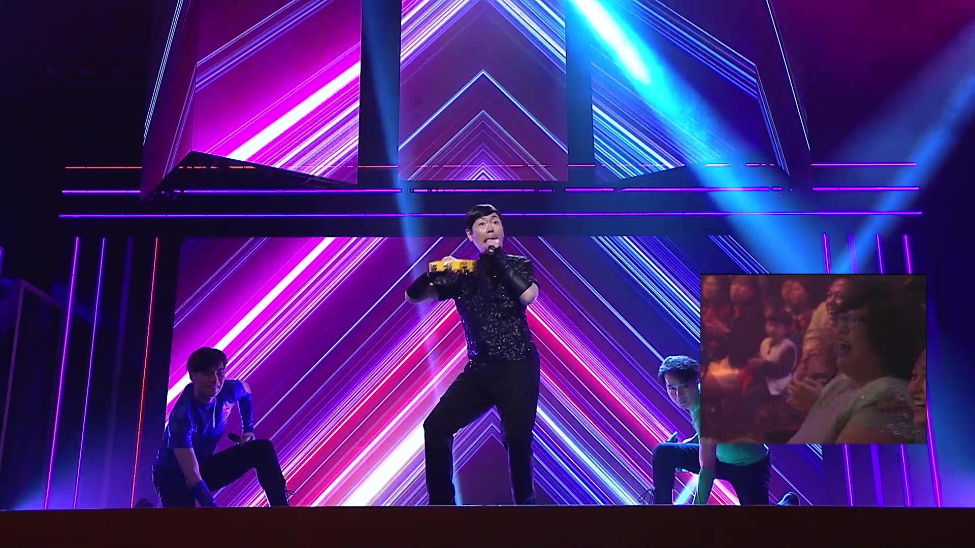 李思捷、阮兆祥及王祖藍先後向鵬哥經典扮嘢表演致敬。