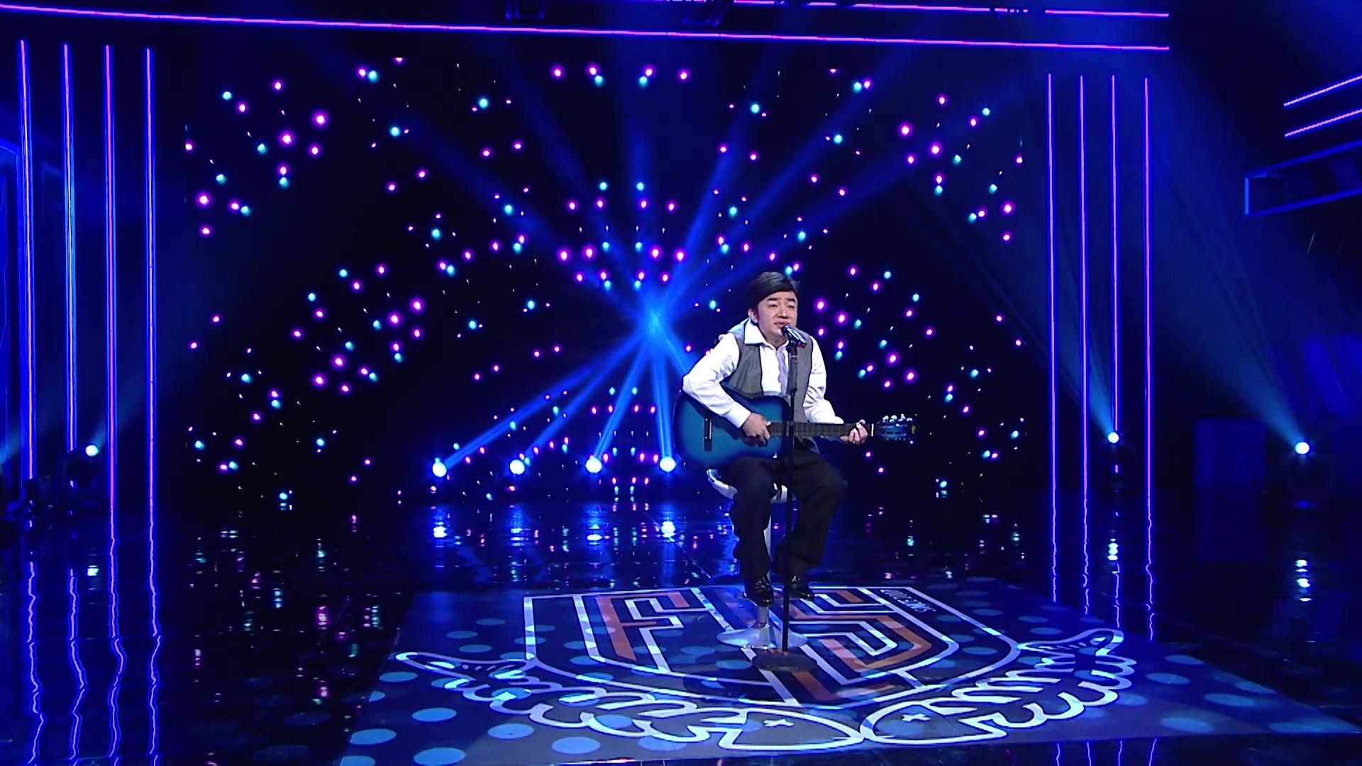 李思捷、阮兆祥及王祖藍先後向鵬哥經典扮嘢表演致敬。