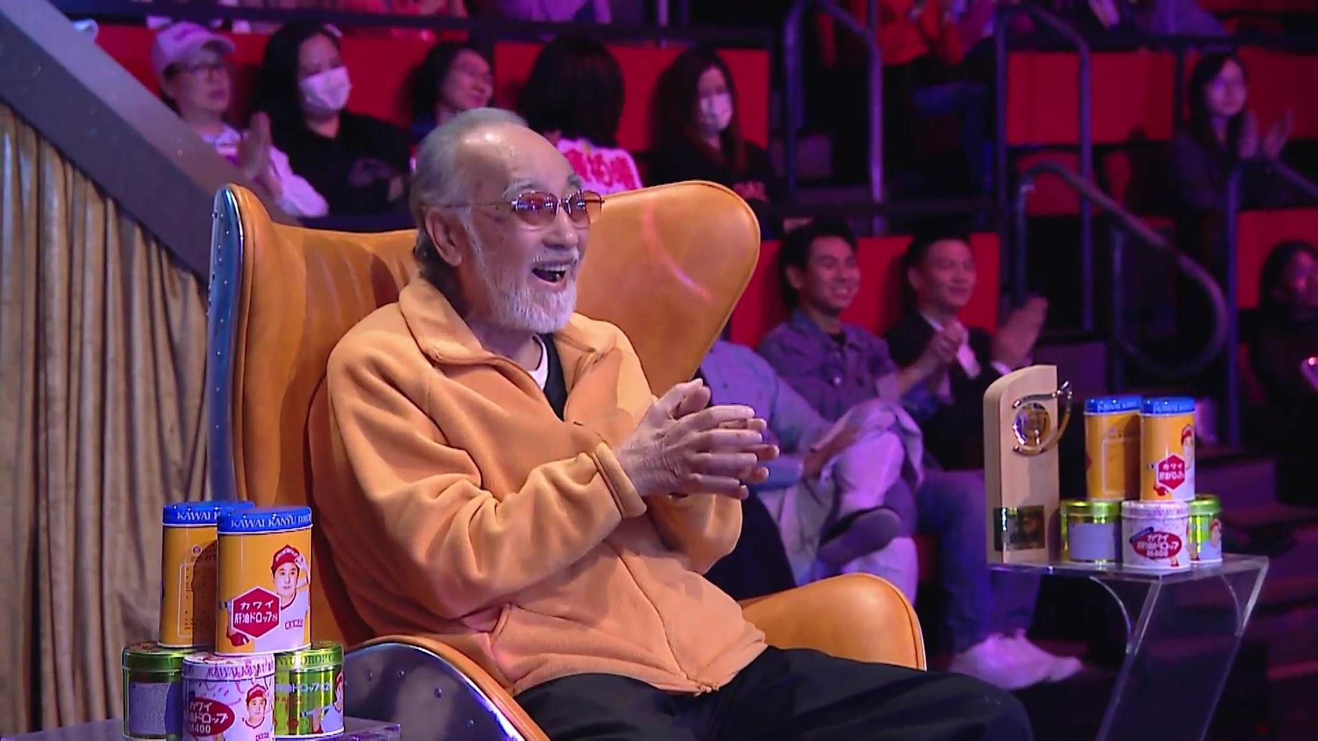 82歲的鵬哥相當玩得,自言在TVB做了好多年始終沒有獎項。