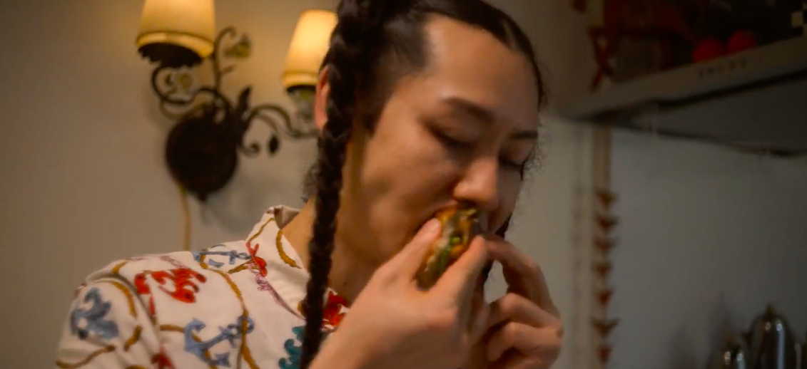 小林尊退役|Netflix資訊節目《健康解密︰腸道的奧秘》節目中小林尊同太太將當年鯨吞嘅熱狗,加入美味食材,令自己更為享受