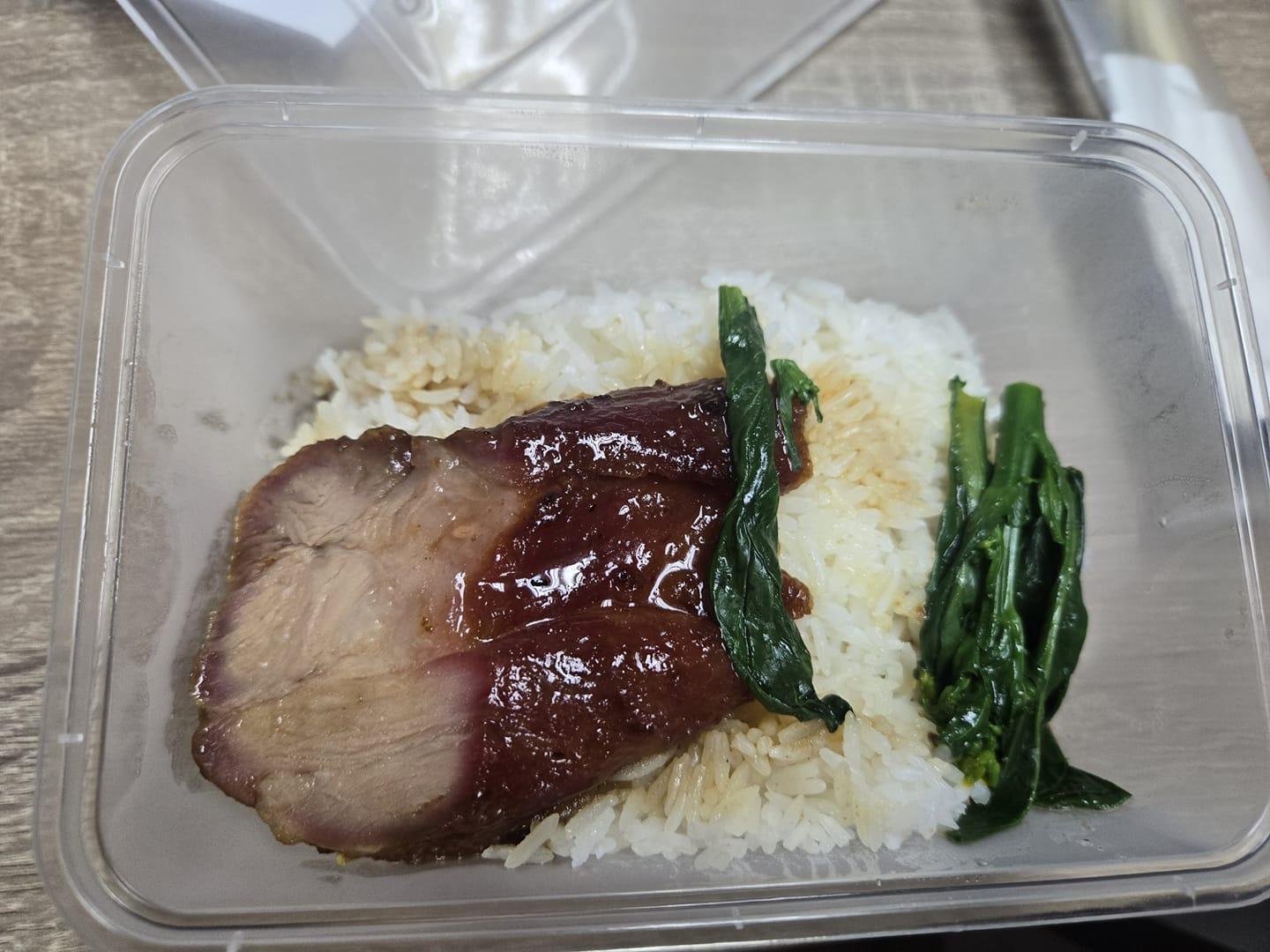 觀塘一間燒味店推出只售10蚊的超抵叉燒飯(網上圖片)