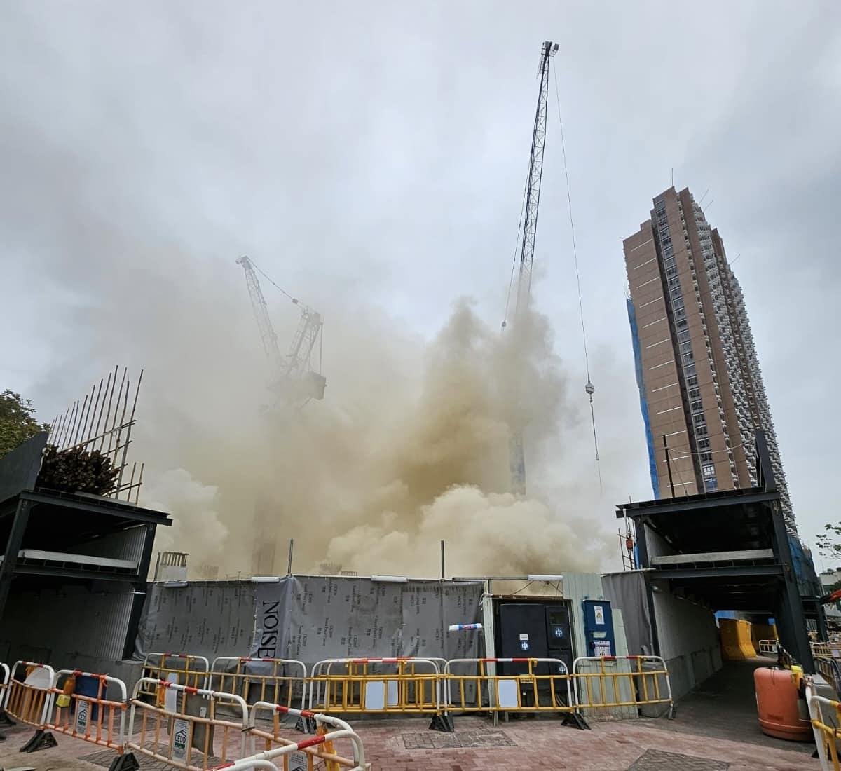 天水圍洪雅路地盤三級火。(消防處圖片)