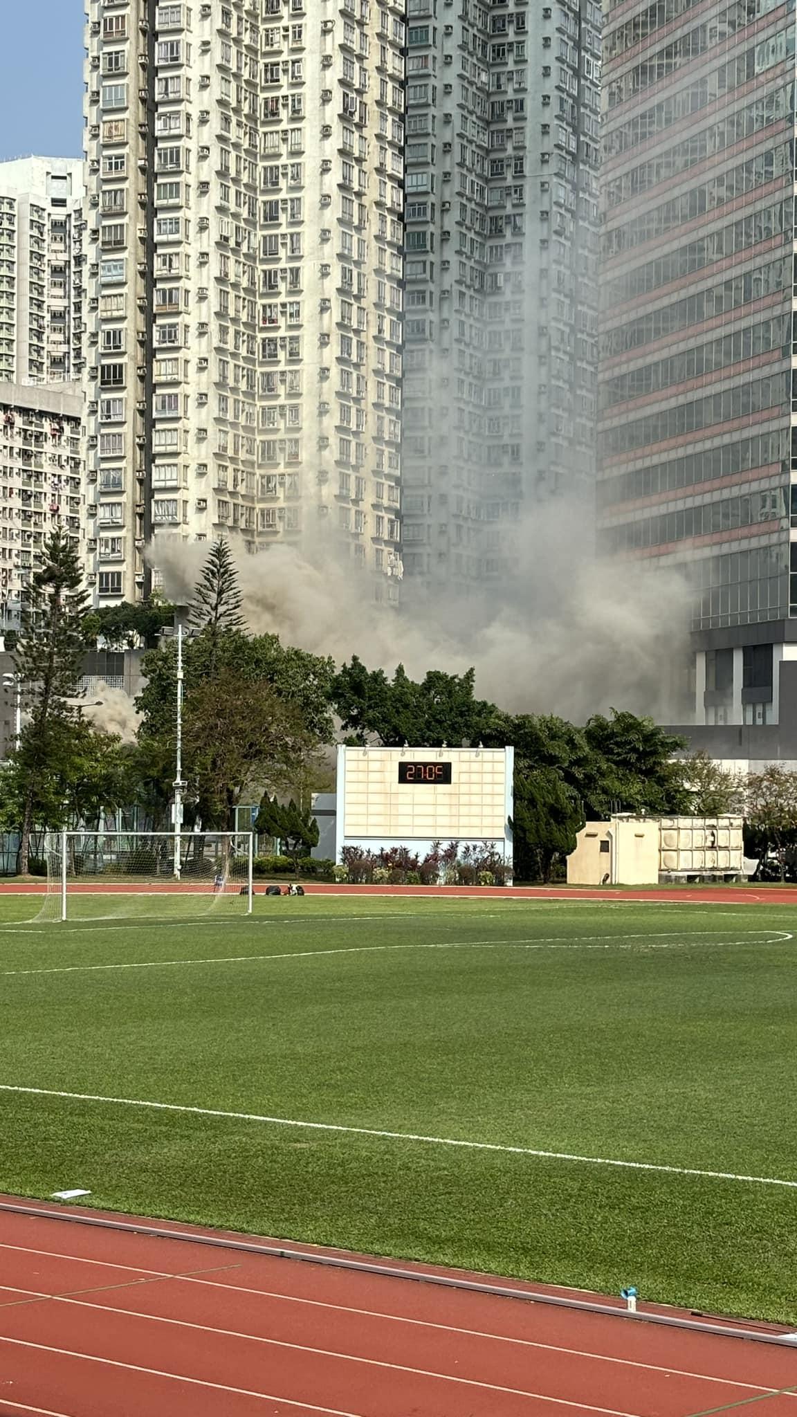 葵涌廣場茶餐廳起火 冒出大量濃煙(網上圖片)