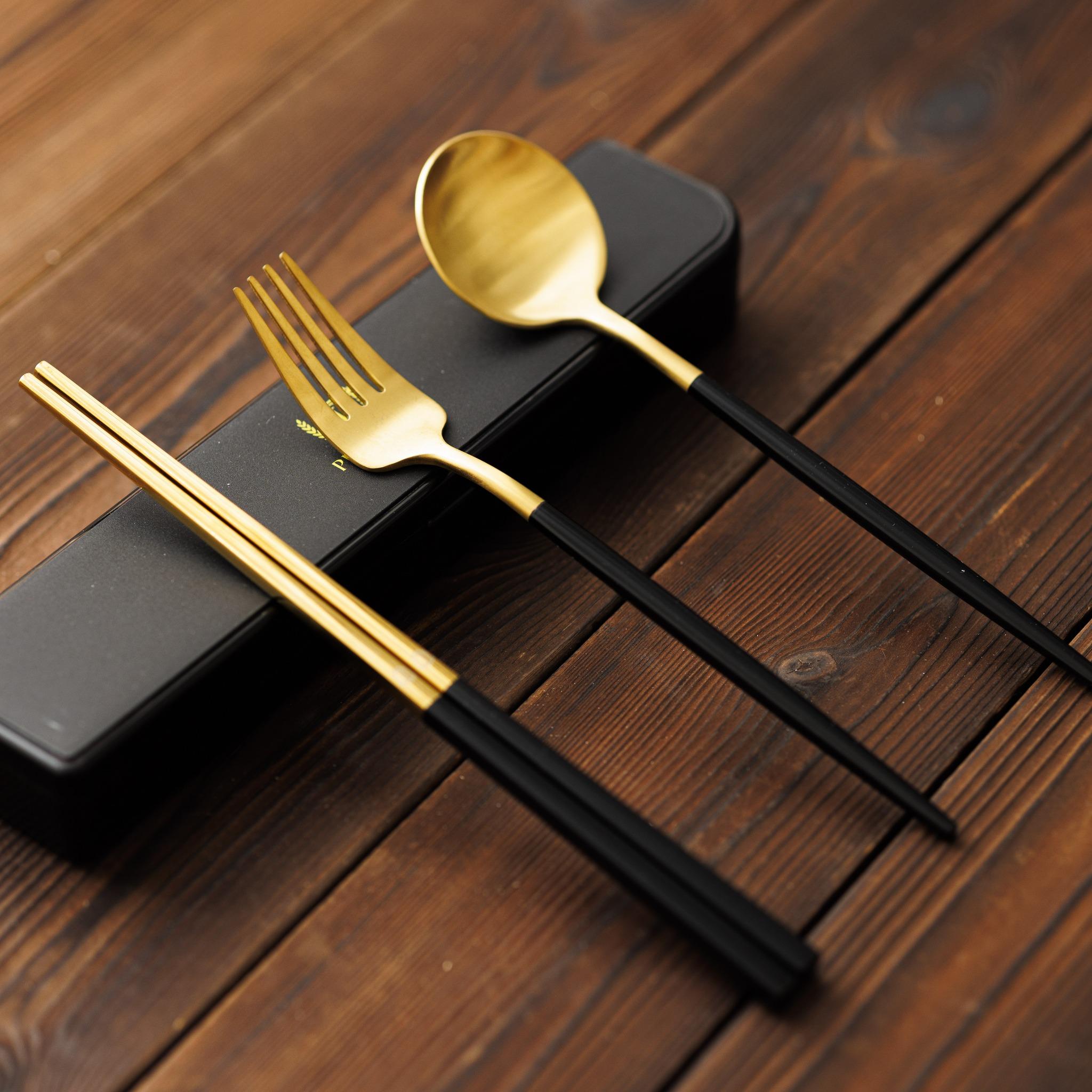 有商戶指便攜餐具銷量在「走塑」政策推出後增約四成。(受訪者提供)