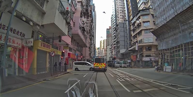 車Cam直擊|警車疑衝燈遭七人車撞 男警女乘客俱傷送院